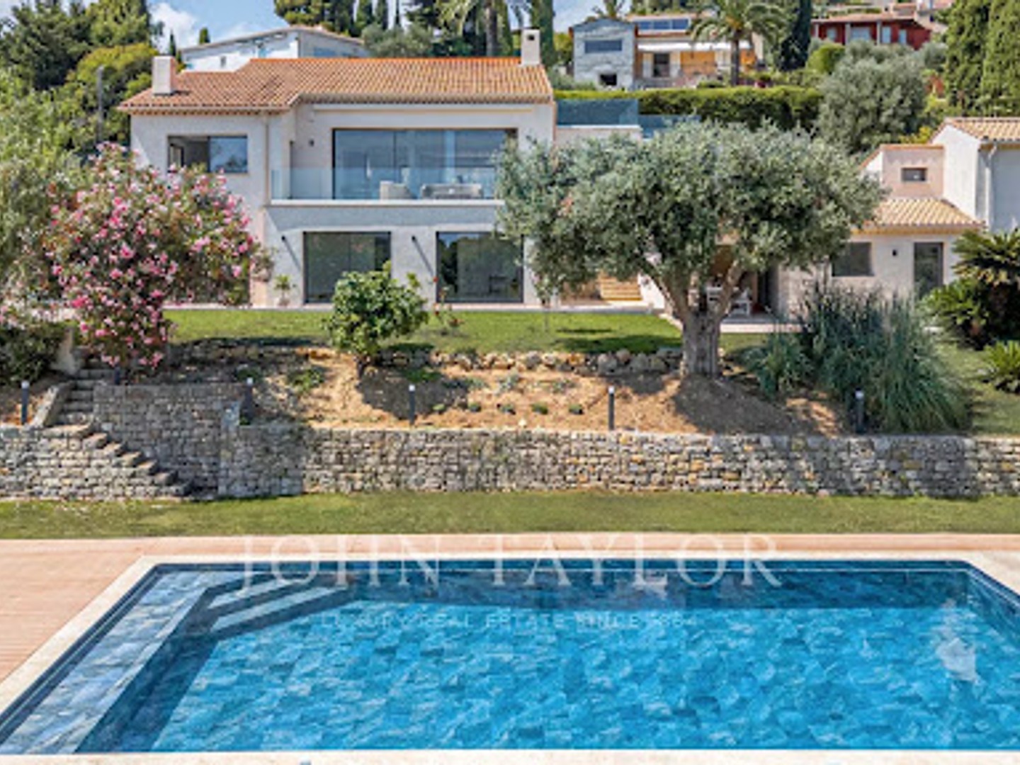 Maison 10 pièces 375 m²