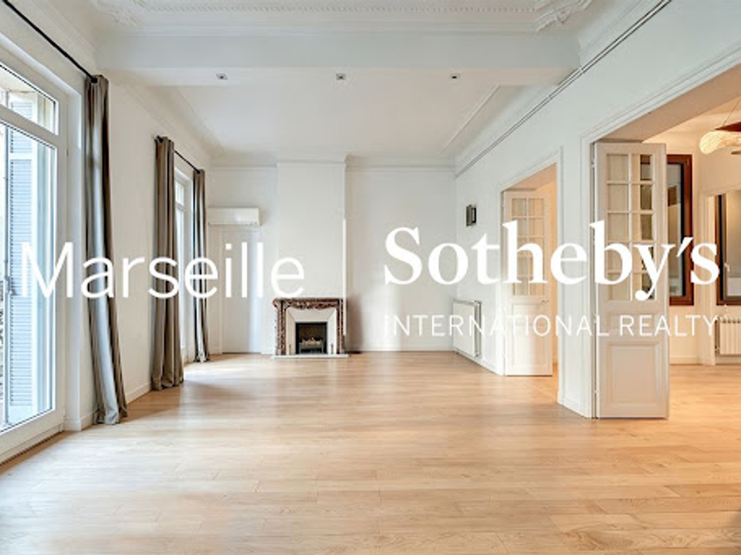 Appartement à vendre - 5 pièces - 187m2 - Marseille 8e (13008)