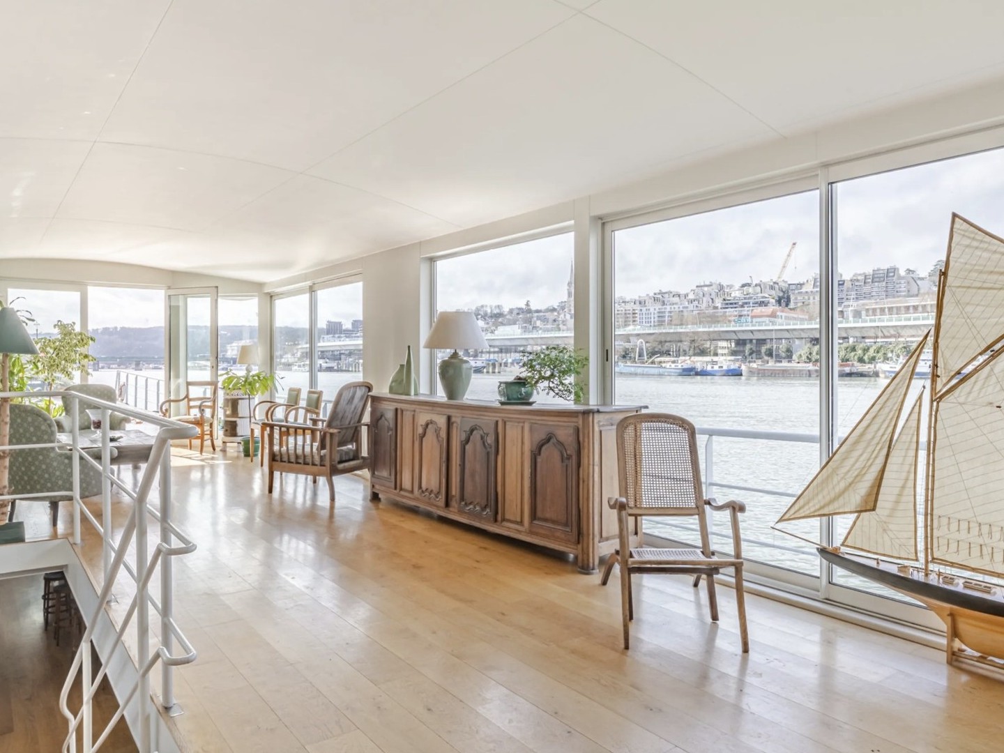 Péniche 6 pièces 180 m²