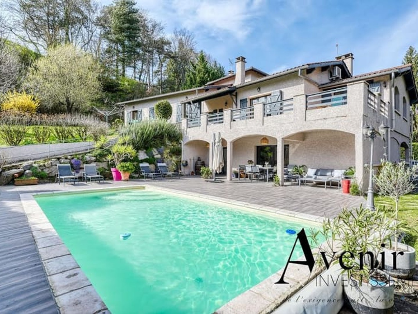 Maison 17 pièces 327 m²