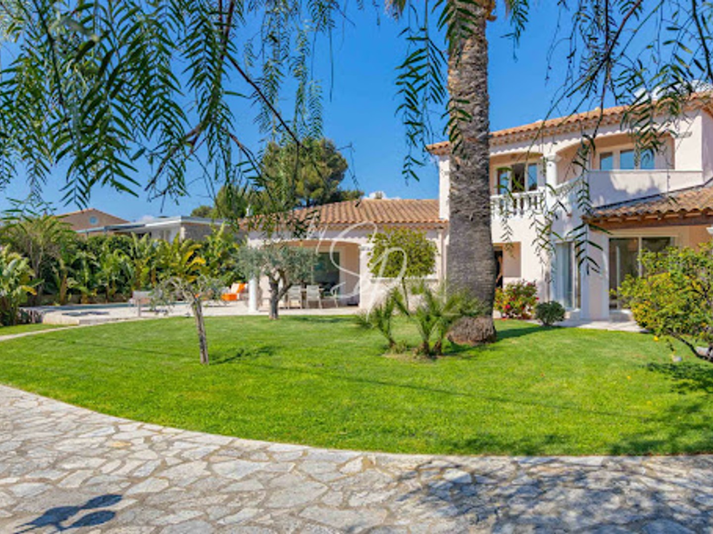 Maison à vendre - 7 pièces - 180m2 - La Londe-Les-Maures (83250)