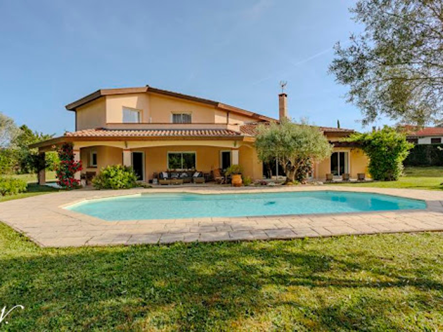 Maison 7 pièces 323 m²