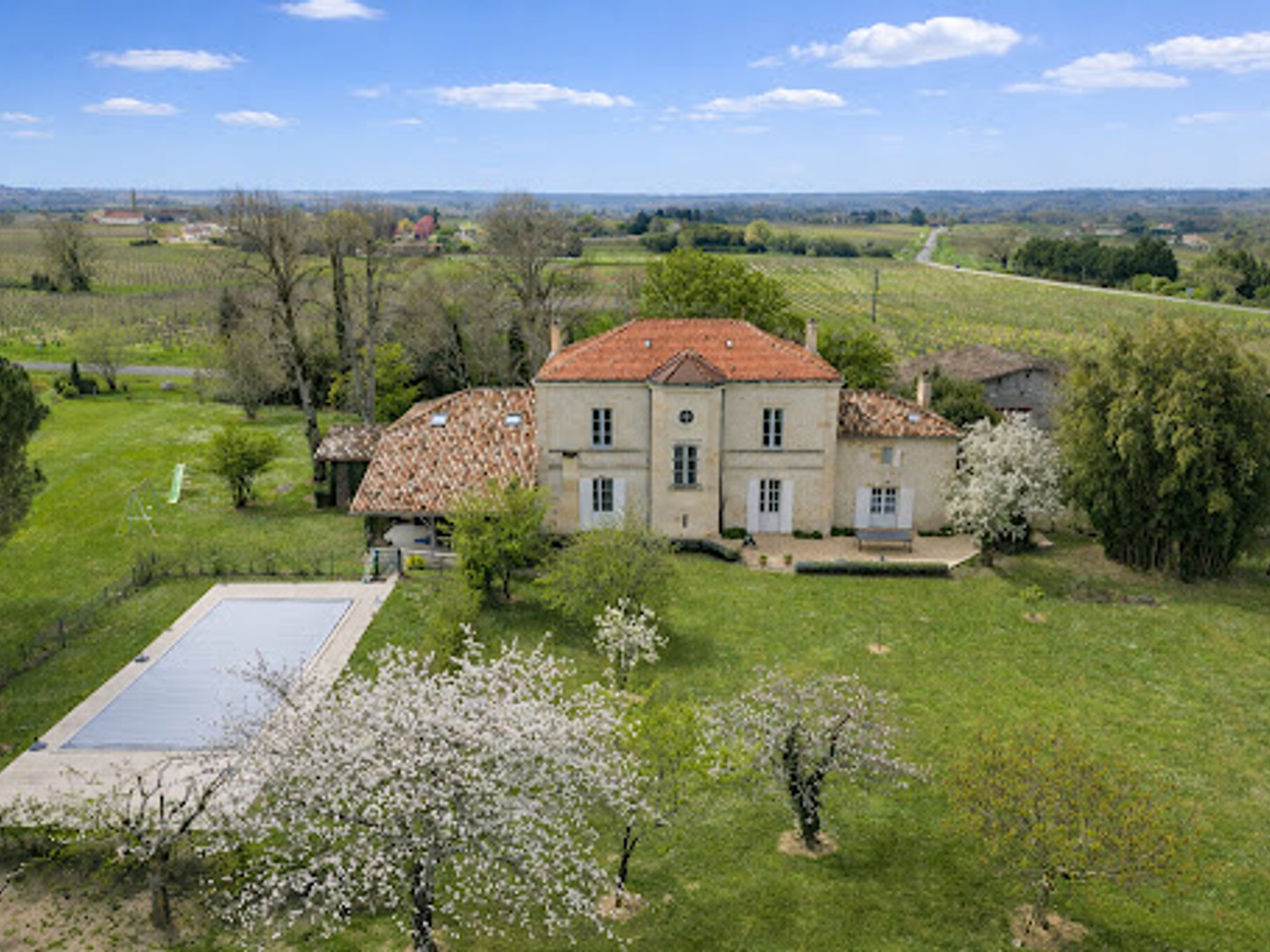 Maison à vendre - 12 pièces - 390m2 - Pujols (33350)