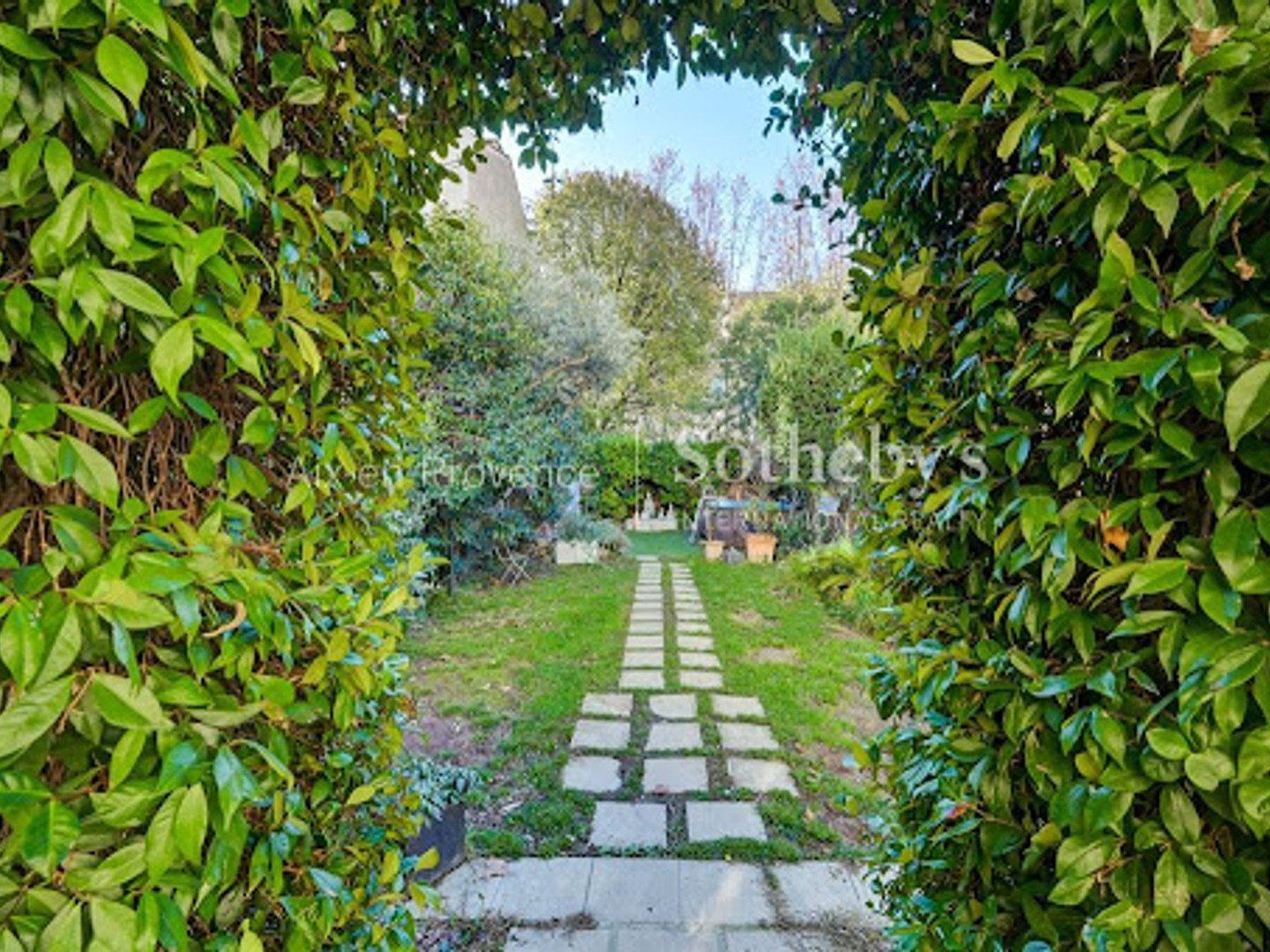 Maison à vendre - 10 pièces - 227m2 - Aix-En-Provence (13100)