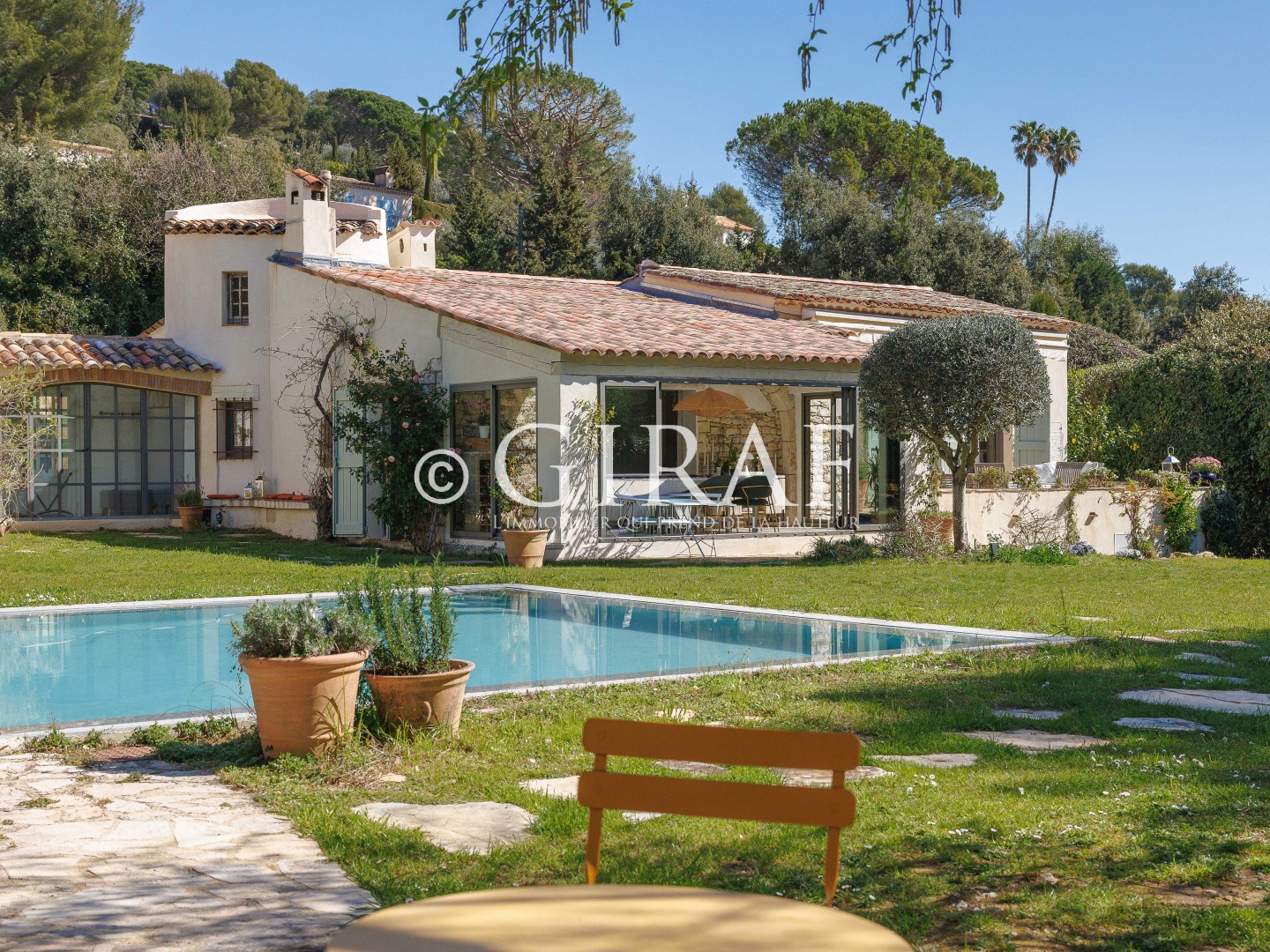 Maison à vendre - 6 pièces - 239m2 - La Colle-Sur-Loup (06480)