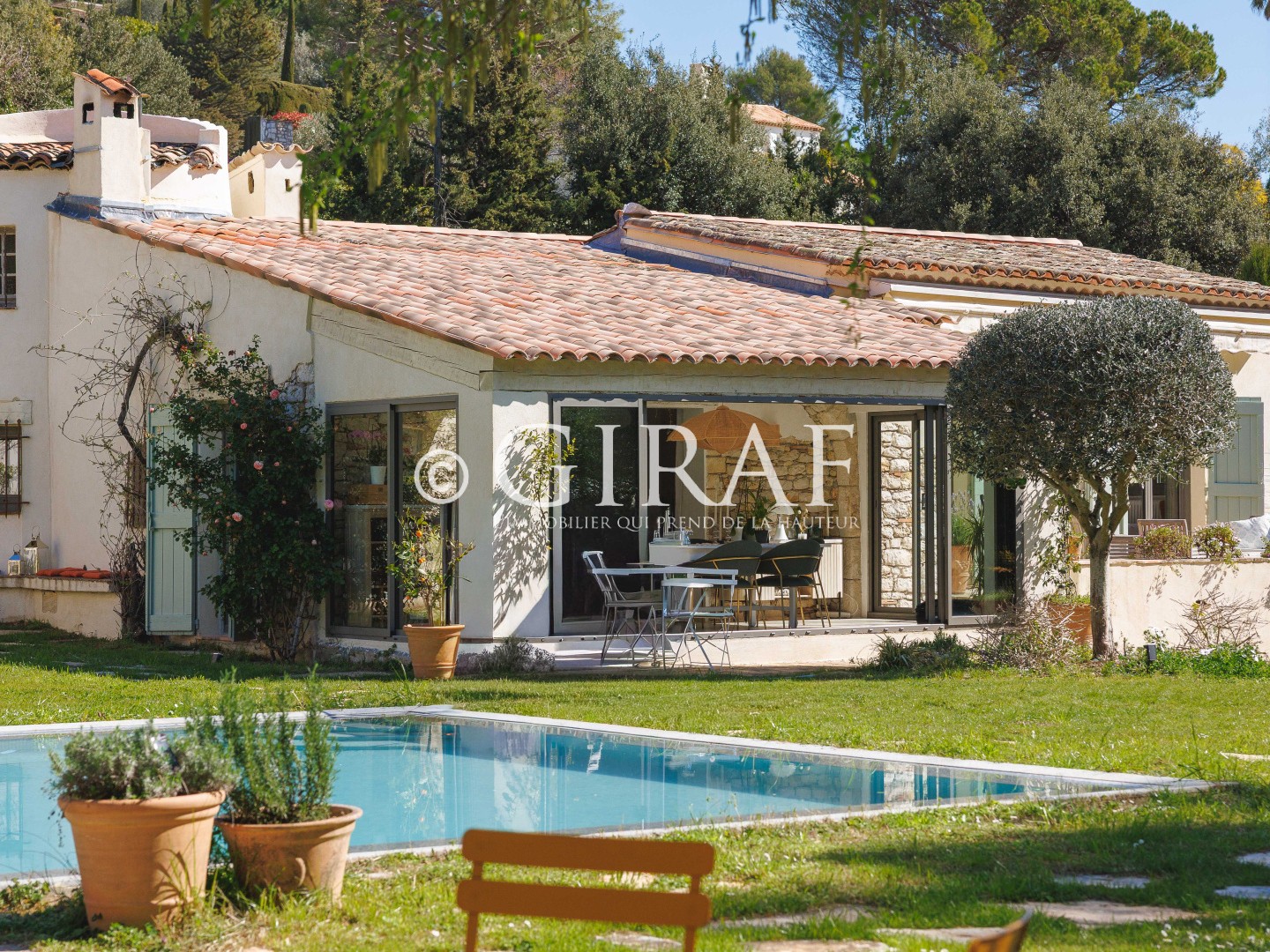 Maison à vendre - 6 pièces - 239m2 - La Colle-Sur-Loup (06480)