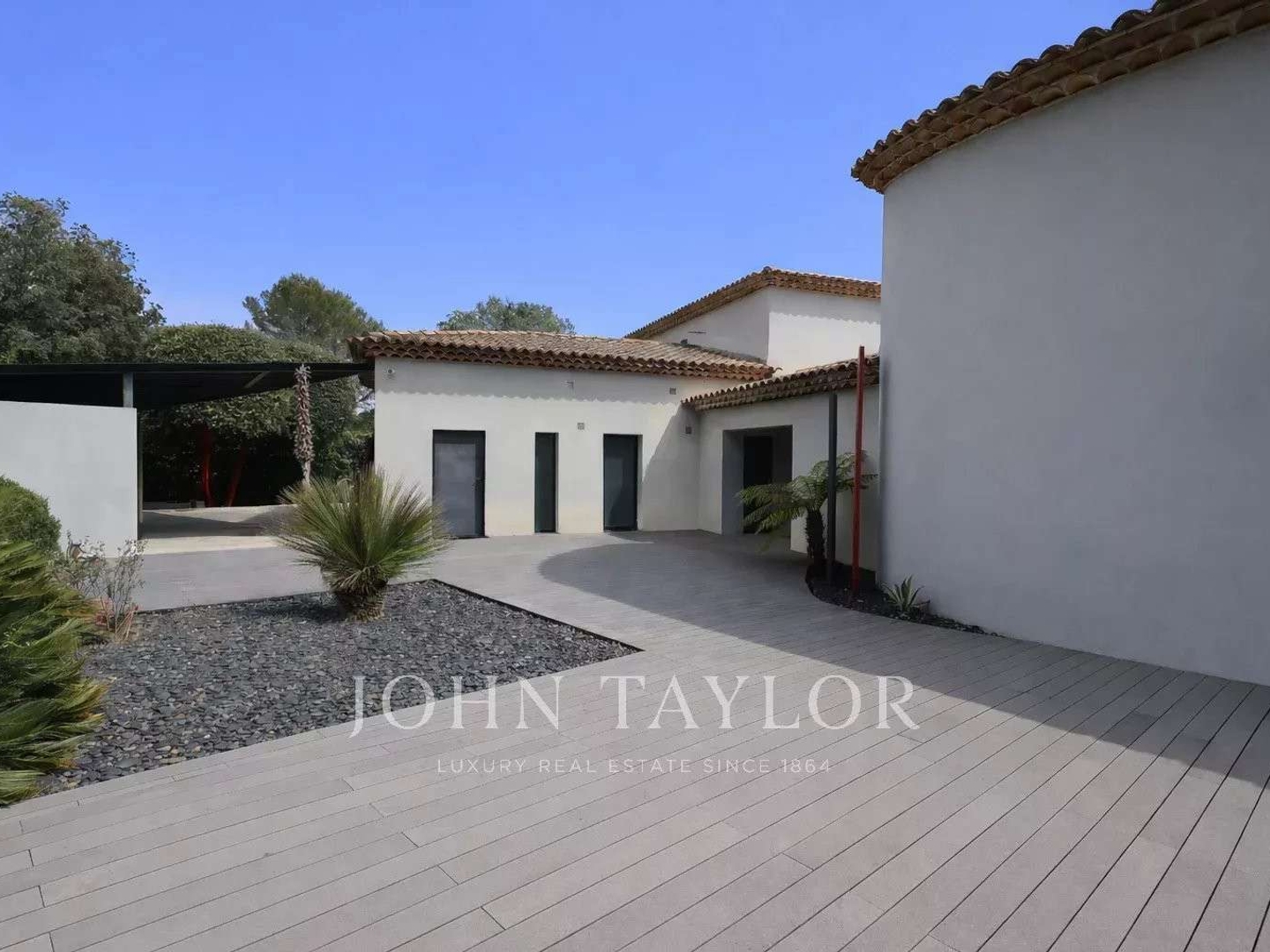 Villa 5 pièces 310 m²