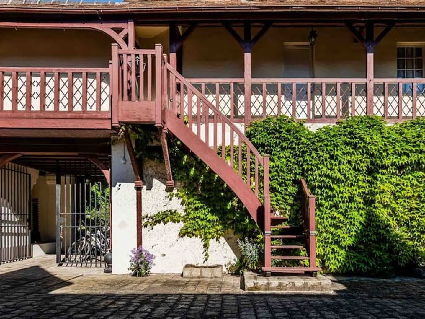 Maison à vendre - 15 pièces - 683m2 - Évry (89140)