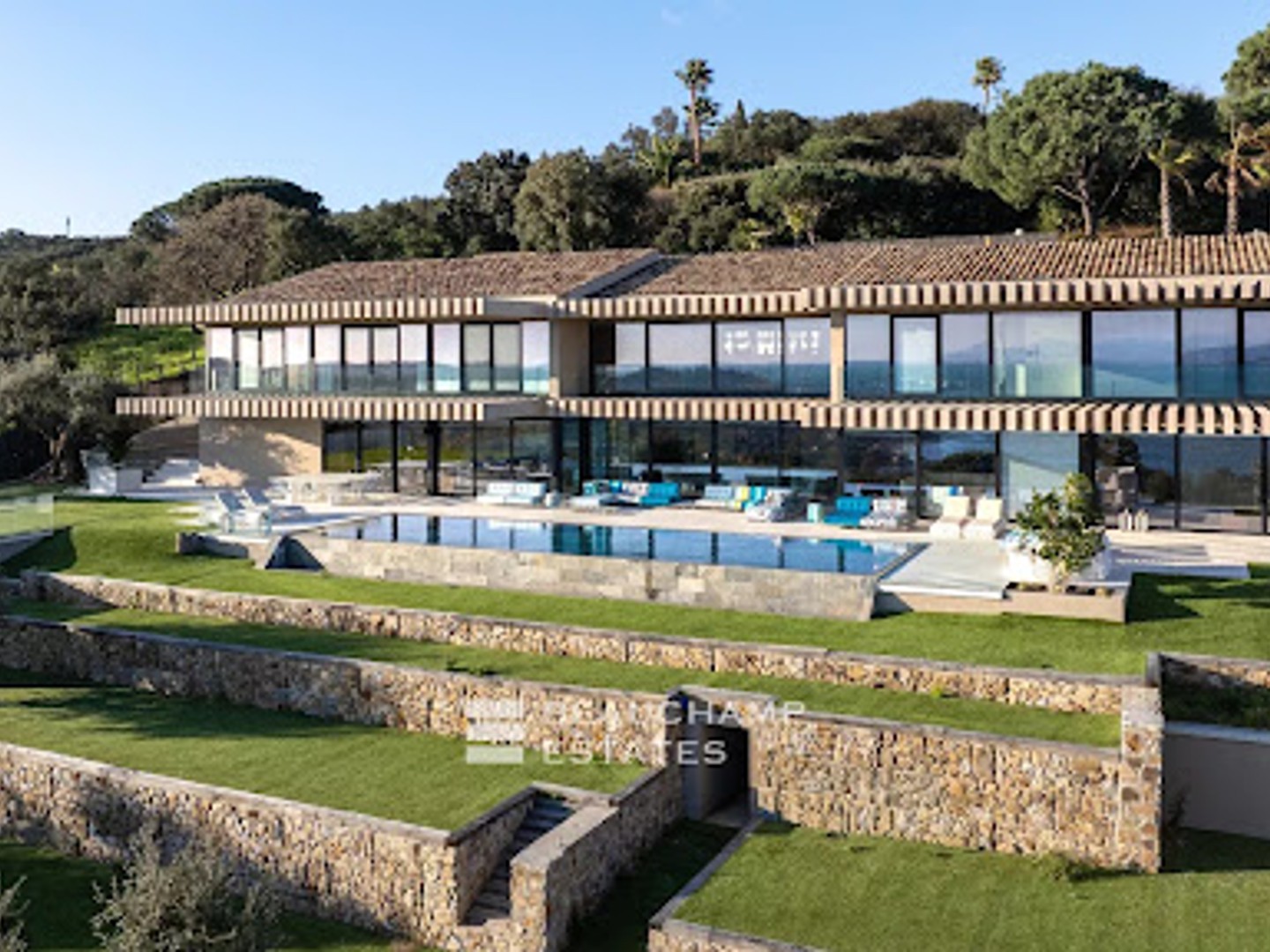 Villa 10 pièces 700 m²