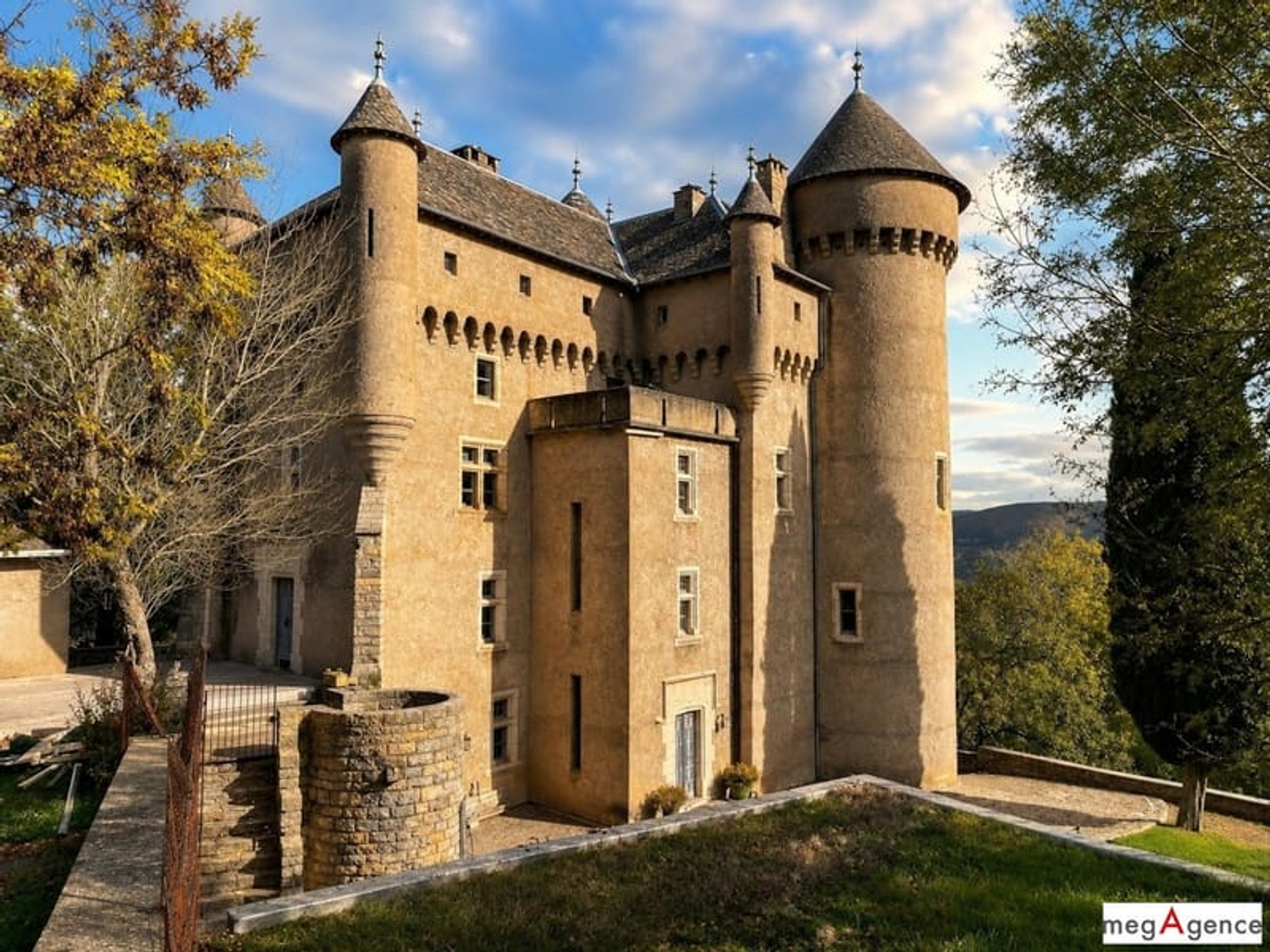 Maison à vendre - 585m2 - Rivière-Sur-Tarn (12640)