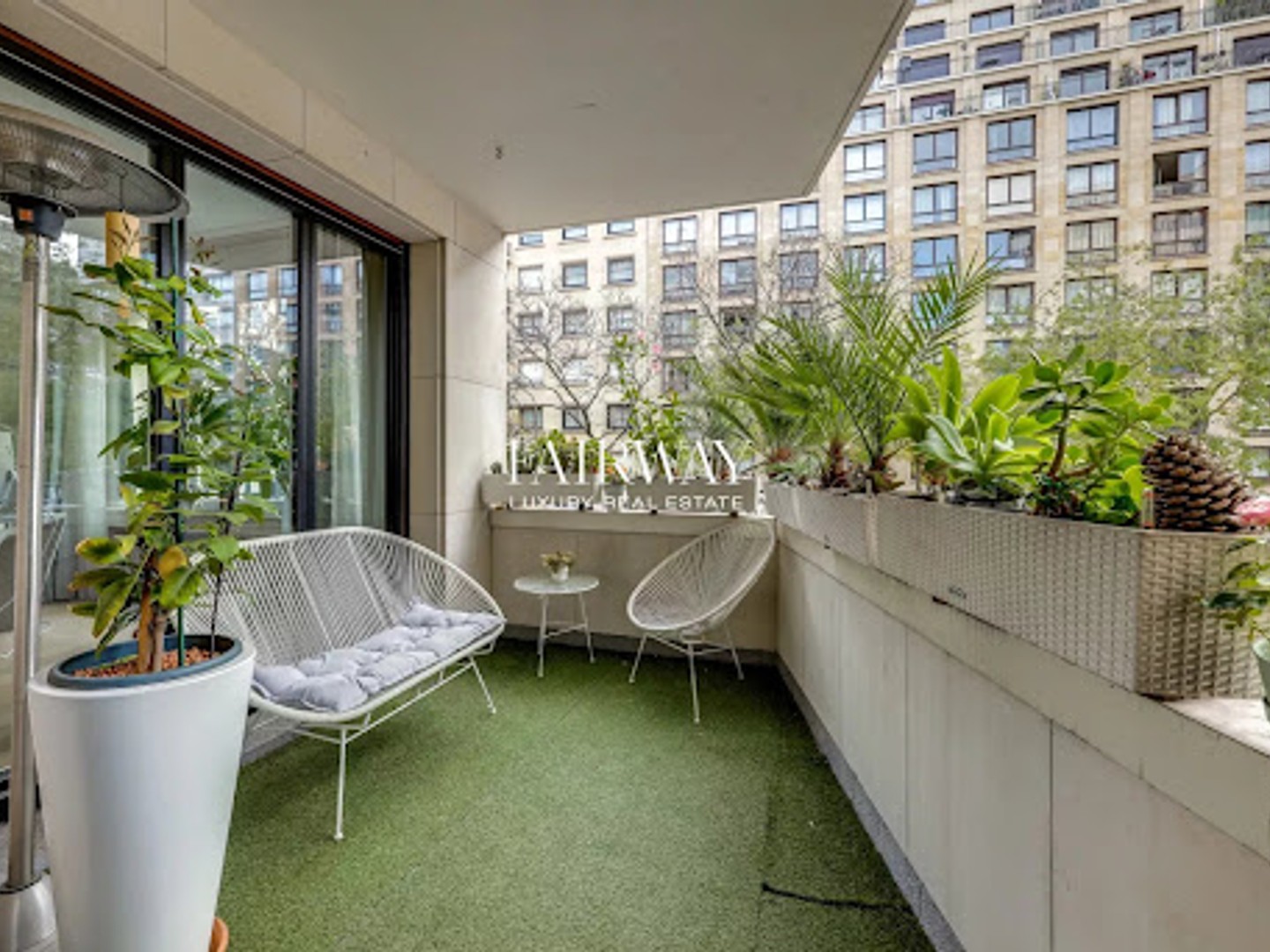 Appartement à vendre - 4 pièces - 165m2 - Paris 16e (75016)