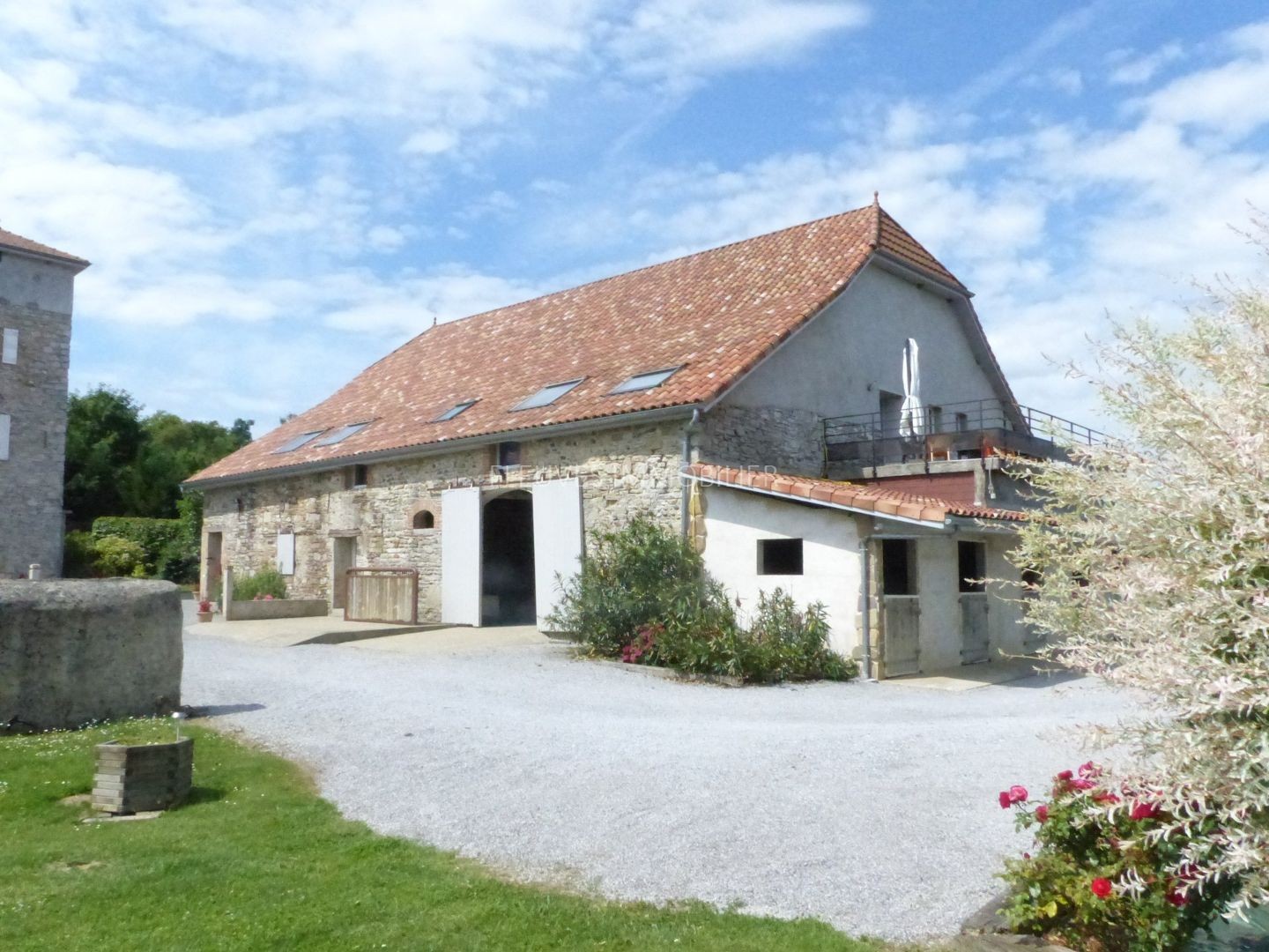 Autre à vendre - 11 pièces - 570m2 - Barraute-Camu (64390)