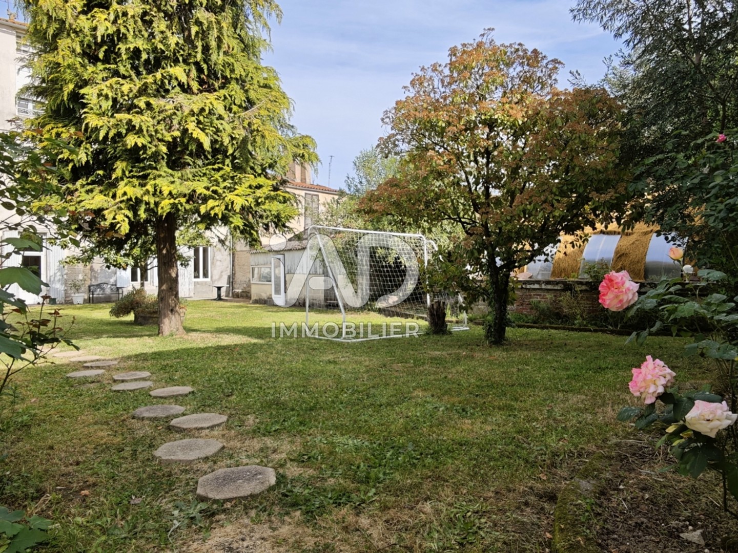 Maison à vendre - 11 pièces - 299m2 - Fontenay-Le-Comte (85200)