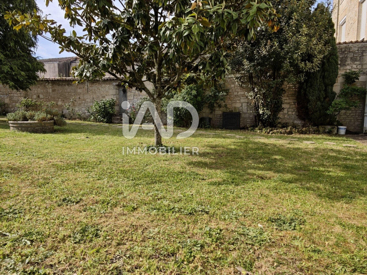 Maison à vendre - 11 pièces - 299m2 - Fontenay-Le-Comte (85200)