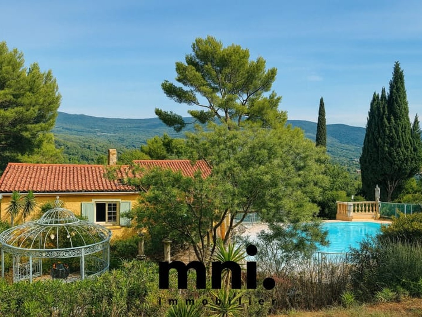 Maison à vendre - 7 pièces - 266m2 - Le Beausset (83330)
