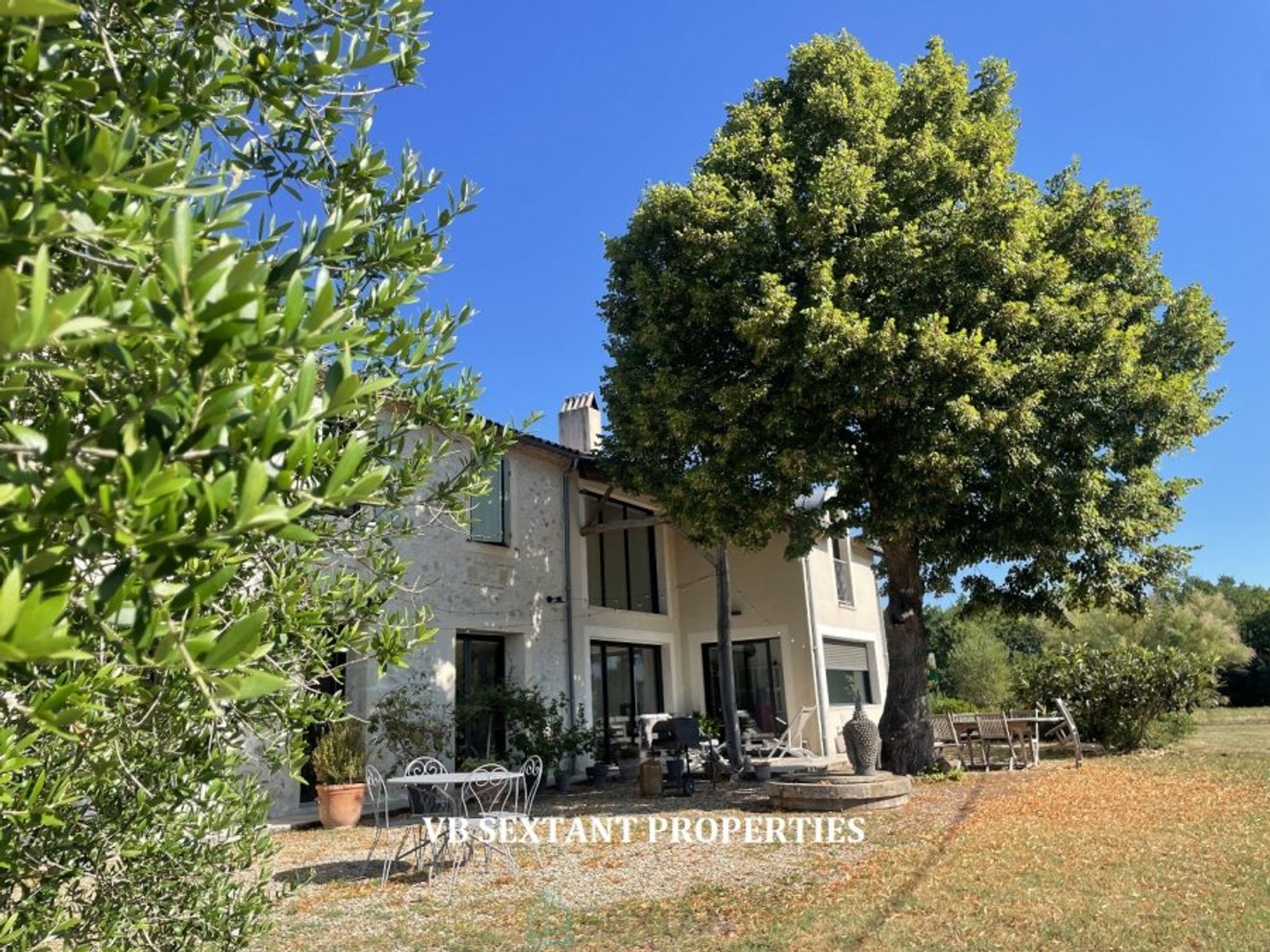 Maison à vendre - 8 pièces - 305m2 - Sigalens (33690)