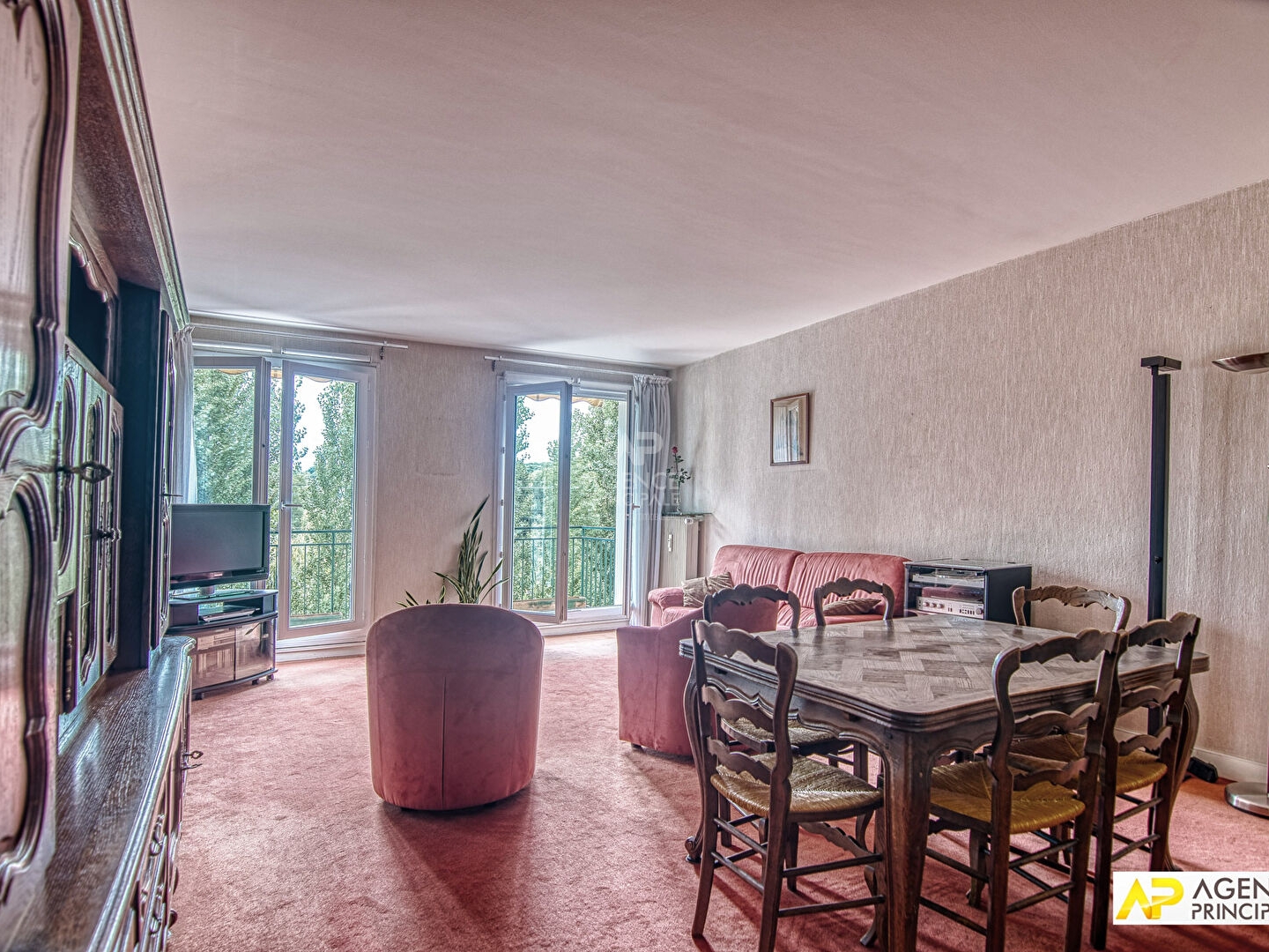 Versailles Avenue de Paris appartement 5 pièces 125.17 m² carrez situé au 4ème étage avec ascenseur, cave, parking + box en opti