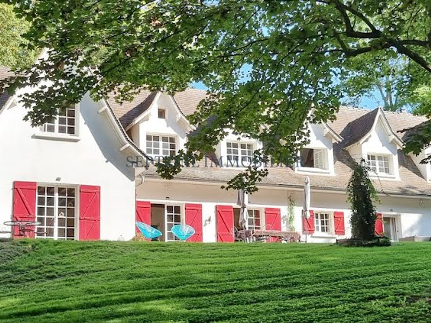 Maison 8 pièces 250 m²