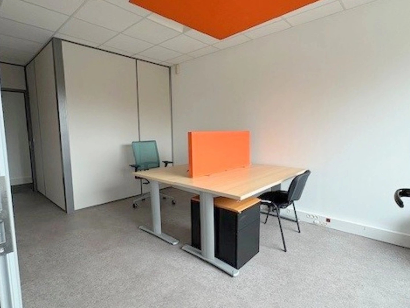 Magasin à vendre - 1 pièce - 15m2 - Saint-Étienne-Du-... (76800)