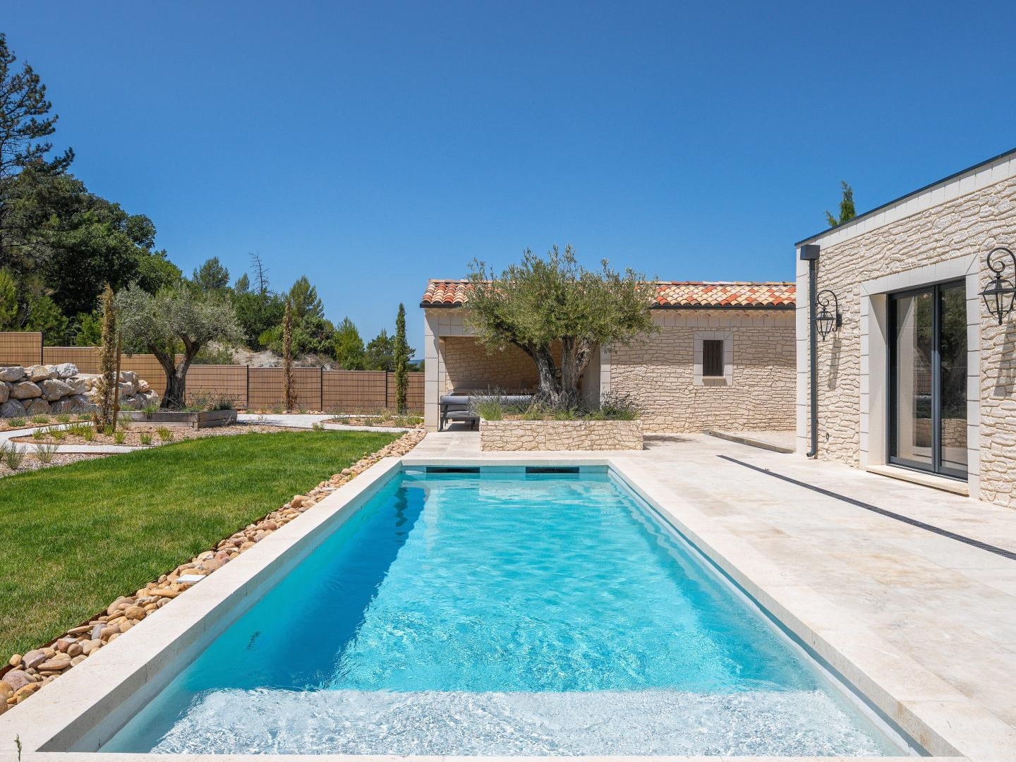 Maison à vendre - 5 pièces - 160m2 - Saint-Saturnin-Lè... (84490)