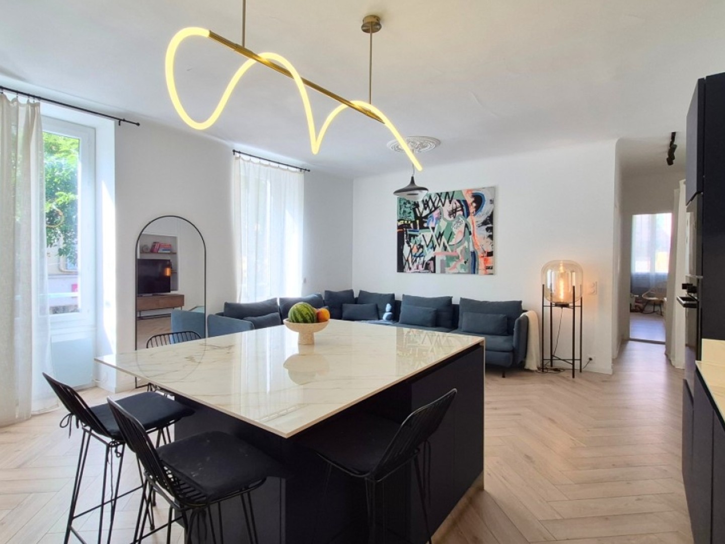 NICE - REPUBLIQUE - APPARTEMENT 3 PIECES DE 66M² - ENTIEREMENT RENOVE - POSSIBILITE DE LOCATION SAISONNIERE - PROCHE COMMODITES