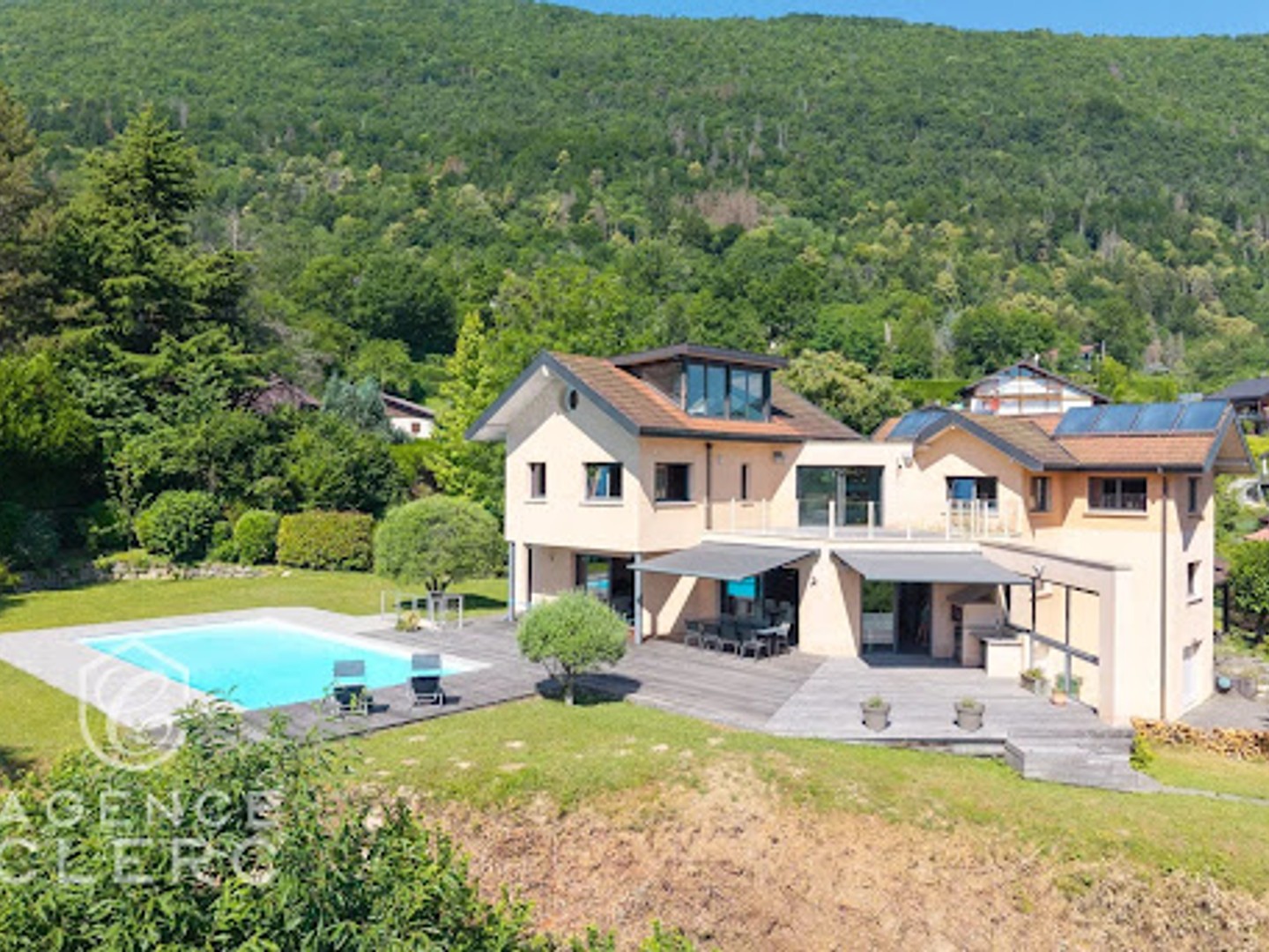 Maison 8 pièces 260 m²