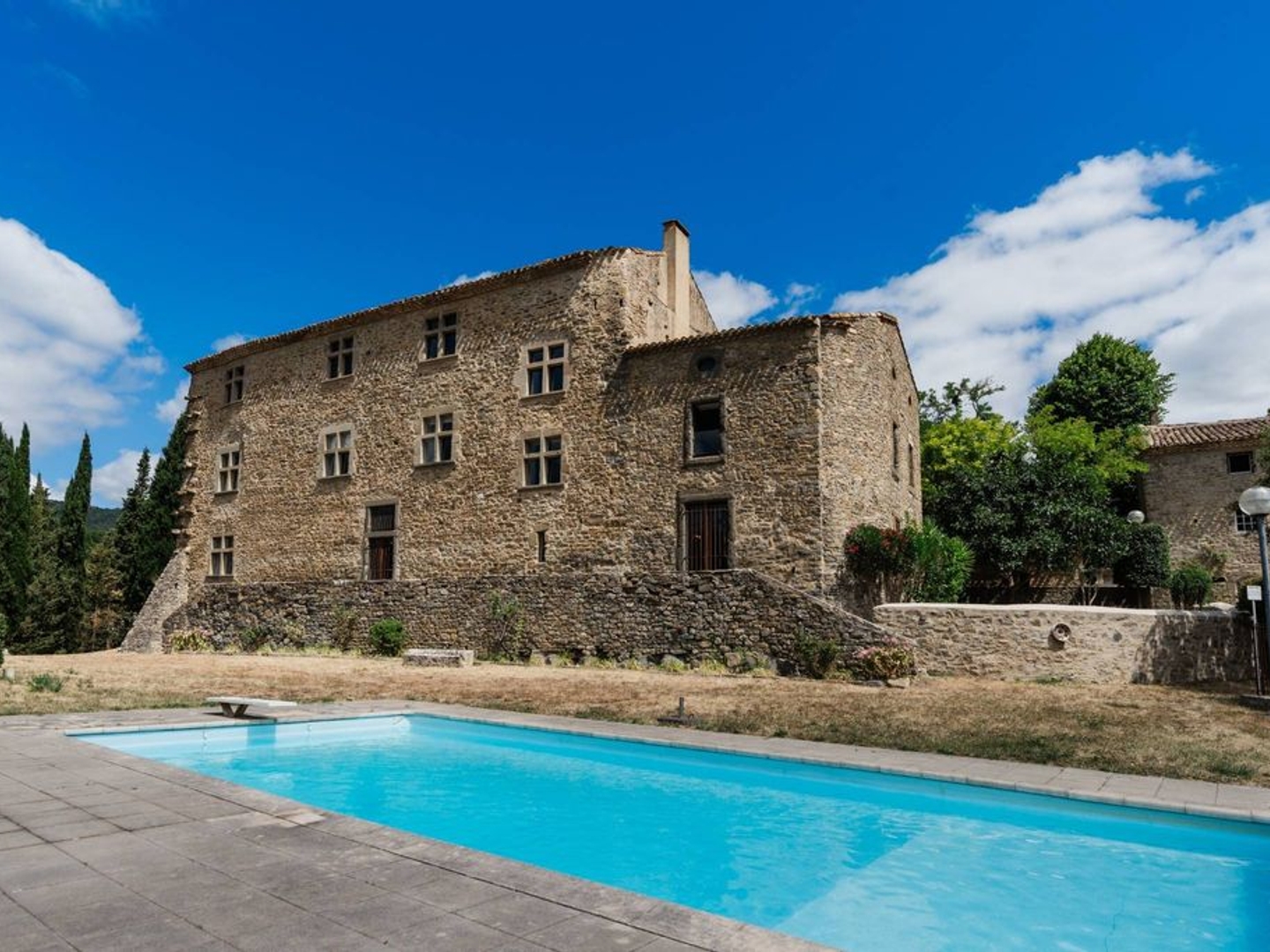 Maison à vendre - 31 pièces - 1200m2 - Corbières (11230)