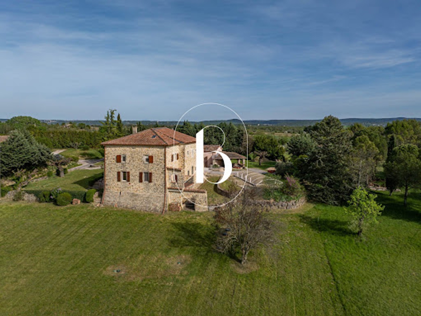 Maison à vendre - 9 pièces - 220m2 - Barjac (30430)