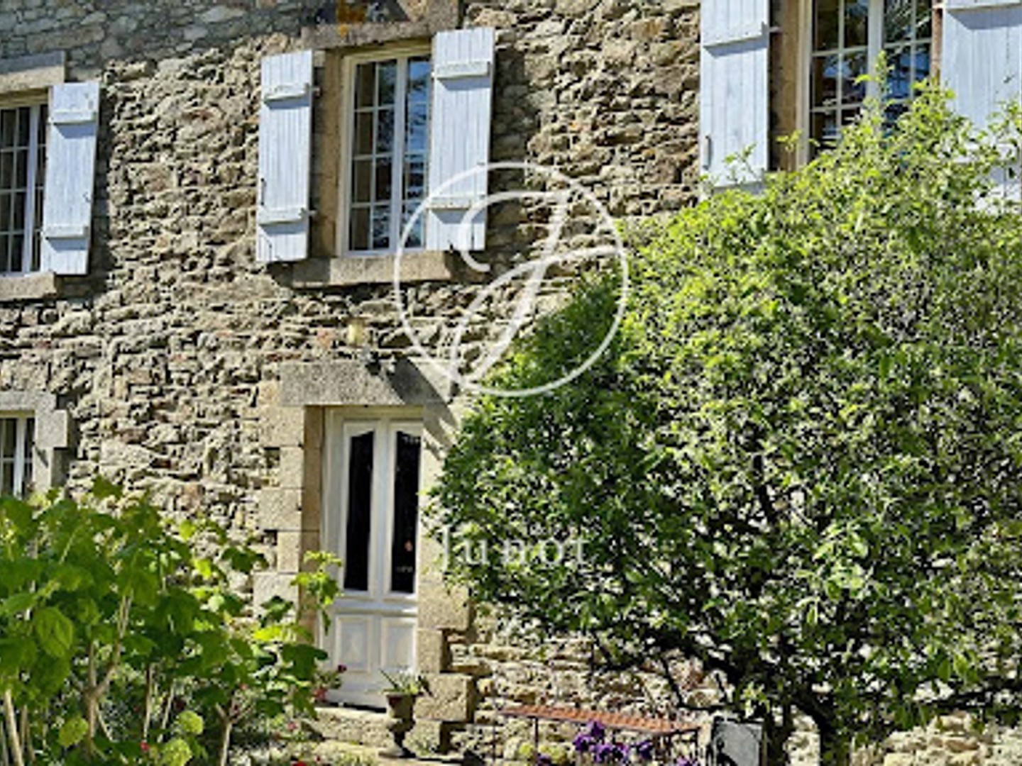 Maison 12 pièces 450 m²