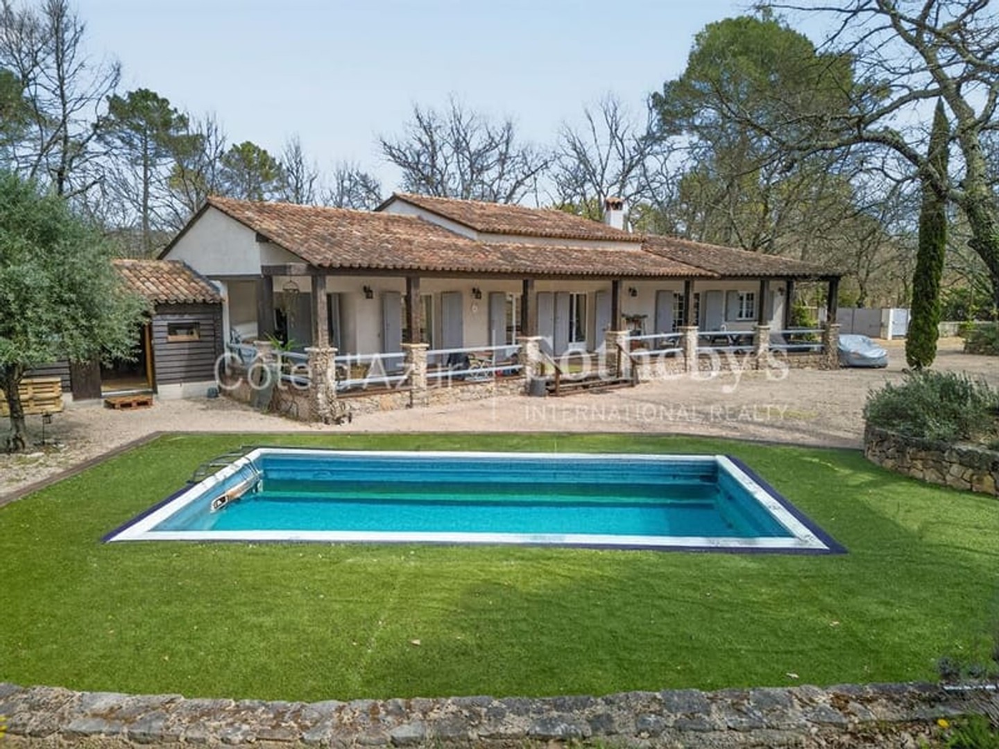 Tourrettes villa avec piscine studio propriété équestre calme absolu proche Terre Blanche