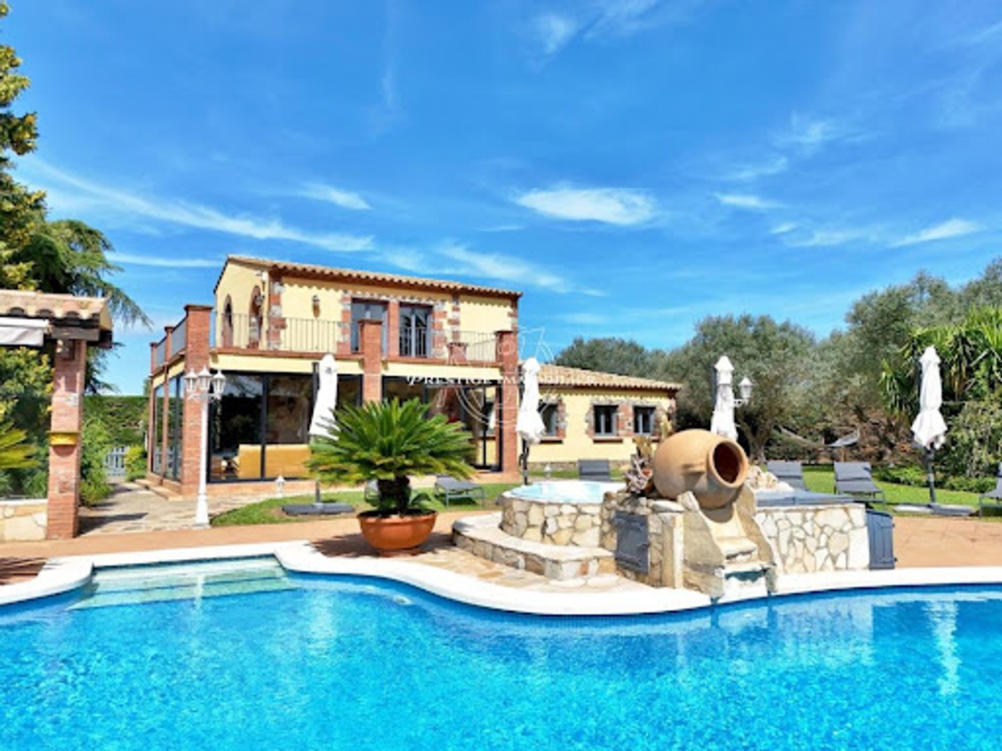Villa 10 pièces 423 m²