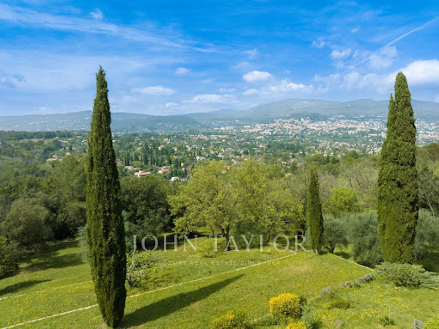 Maison à vendre - 11 pièces - 375m2 - Grasse (06130)