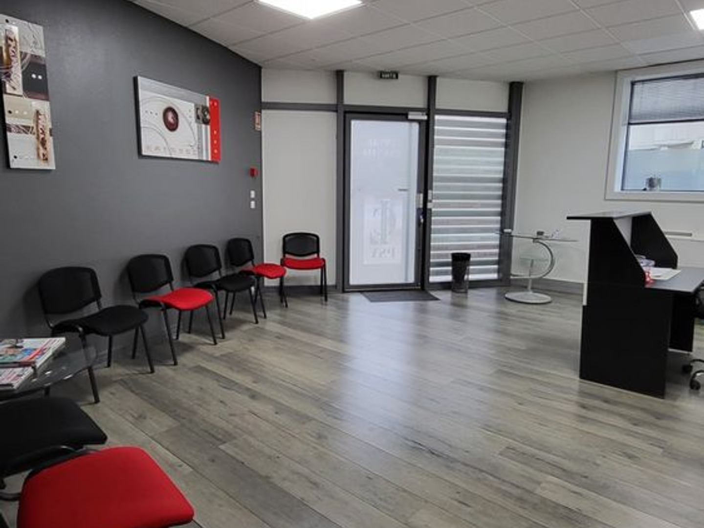 Bureaux gd stand. Charpennes