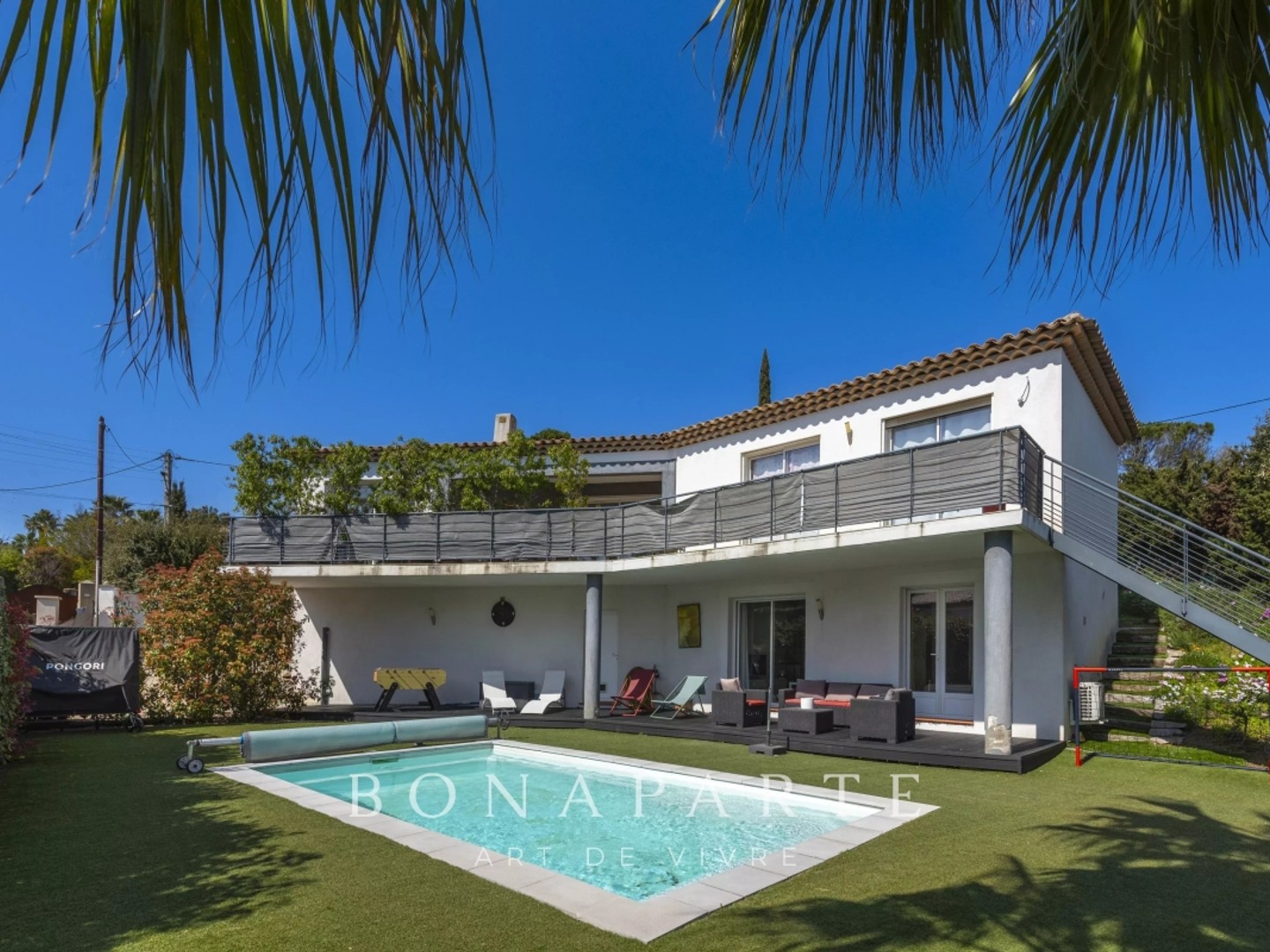 Maison à vendre - 5 pièces - 331m2 - Fréjus (83370)