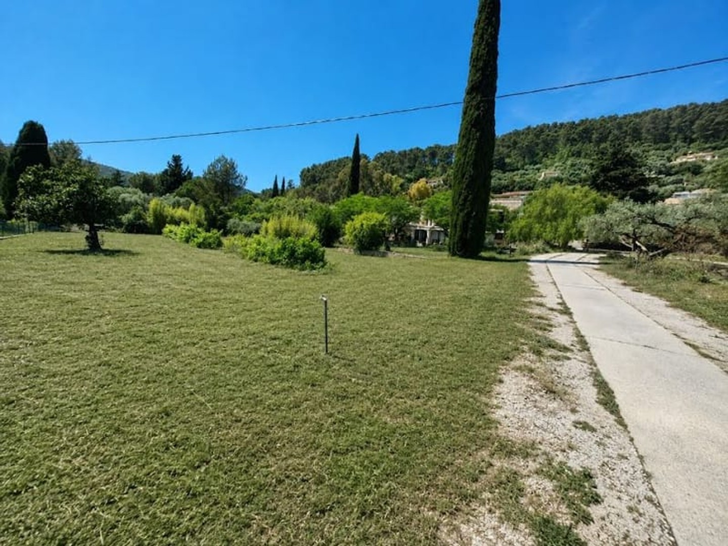 Terrain à vendre - 600m2 - Solliès-Pont (83210)