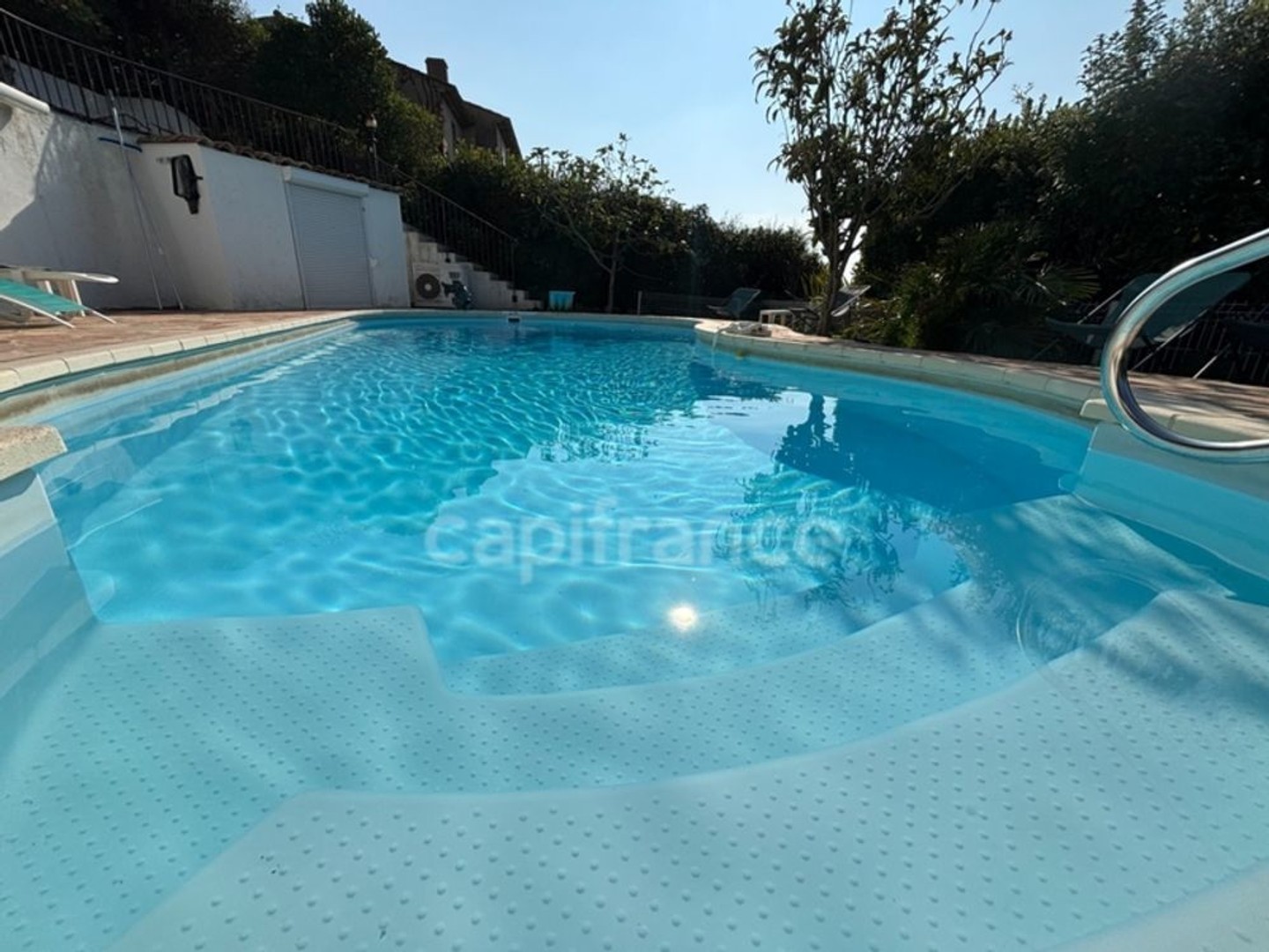 Maison à vendre 8 pièces LES ISSAMBRES (83), vue mer, piscine, 6 chambres, 2 appartements indépendants, boulodrome, garage, park