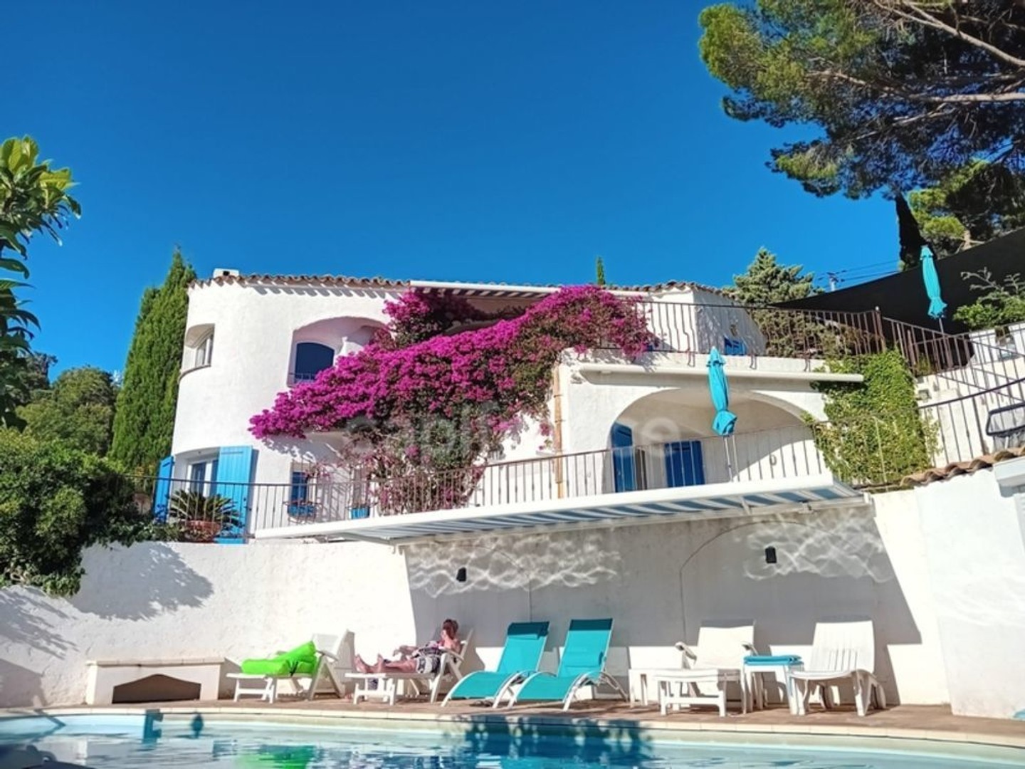 Maison à vendre - 8 pièces - 192m2 - Roquebrune-Sur-Ar... (83380)