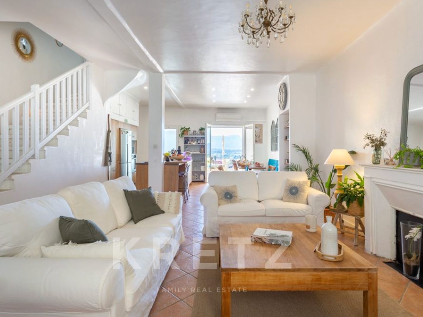 Maison de caractère du XVIIe avec piscine, vue panoramique et fort potentiel . À 30 minutes d'Aix-en