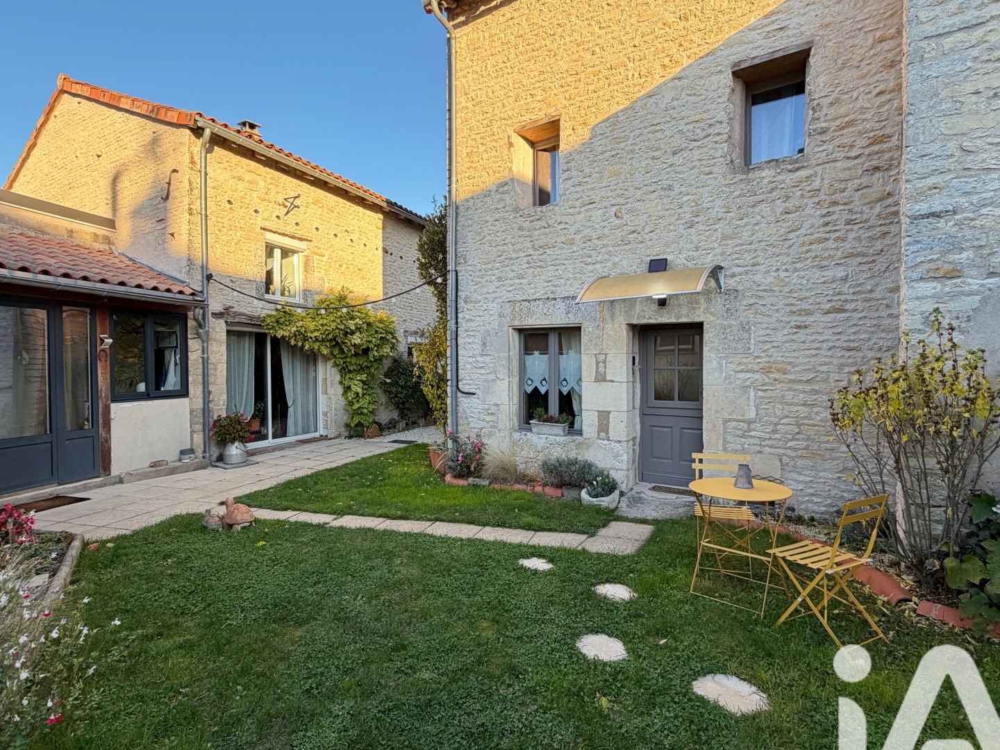 Maison à vendre - 7 pièces - 202m2 - Neuville-De-Poitou (86170)