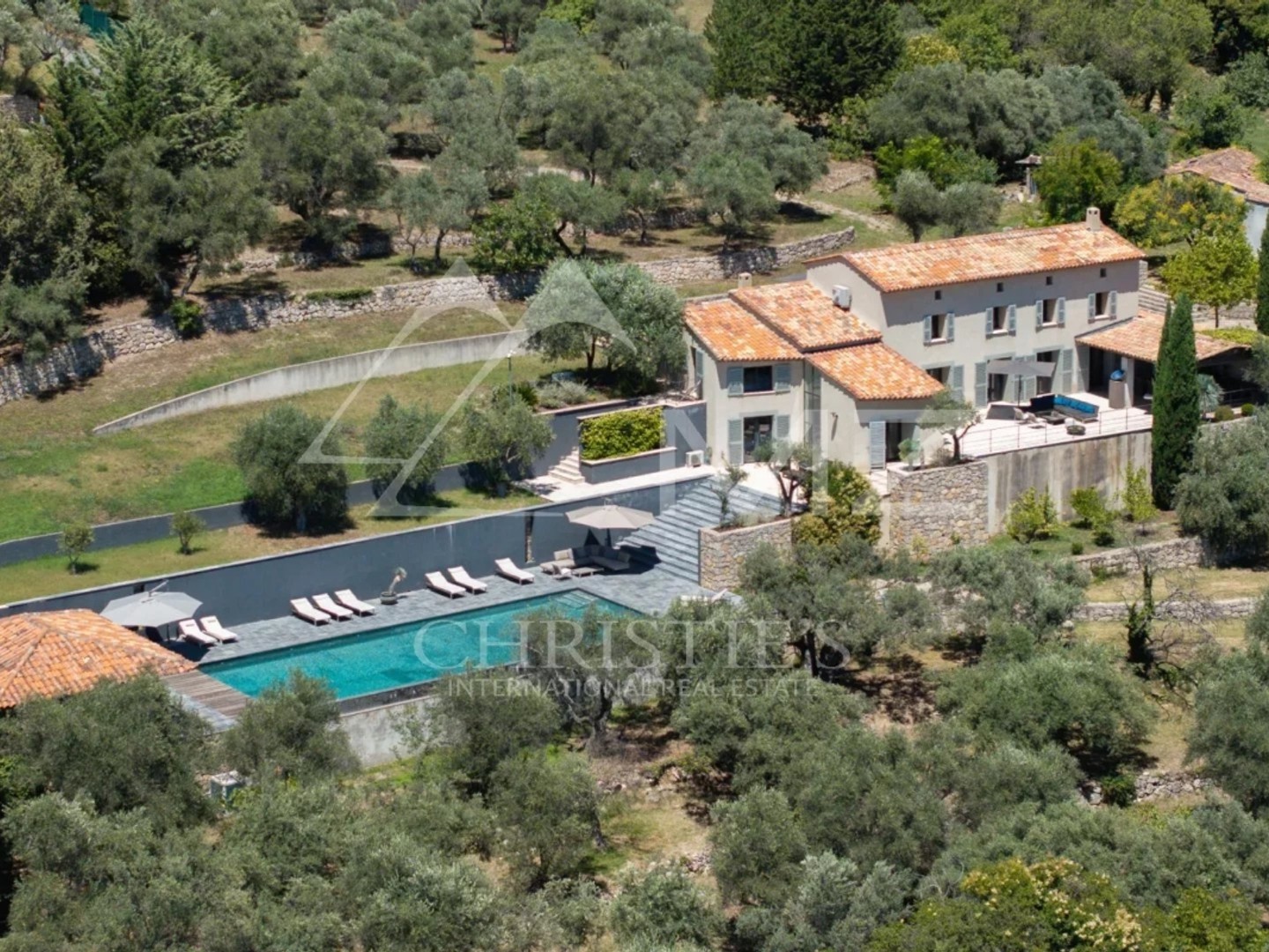Exclusivité - Élégance intemporelle et panorama grandiose aux portes de Tourrettes