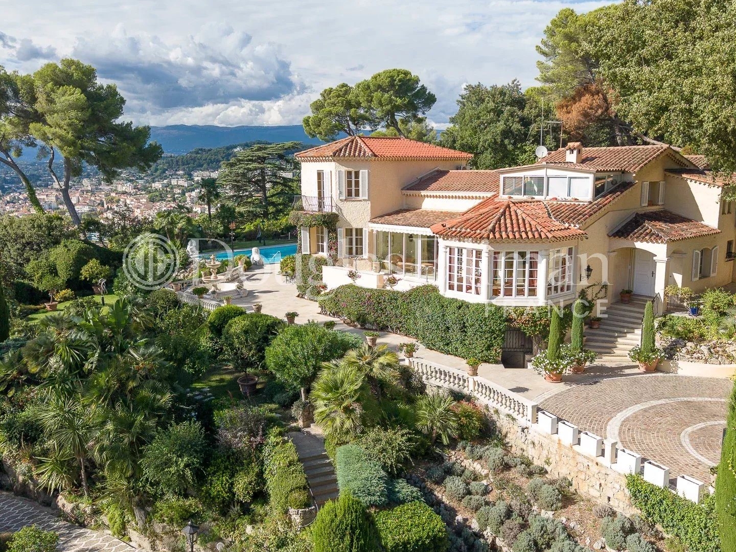 CANNES : Superbe Villa Classique avec Vue Mer