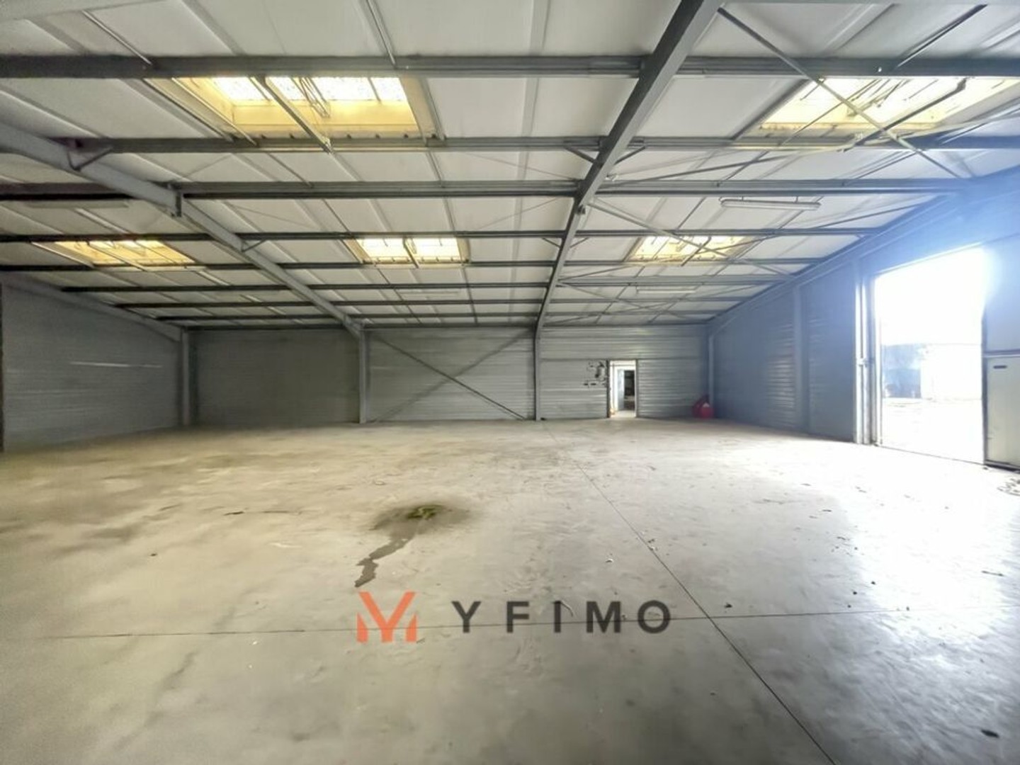 Locaux à vendre - 1300m2 - Mantes-La-Jolie (78200)