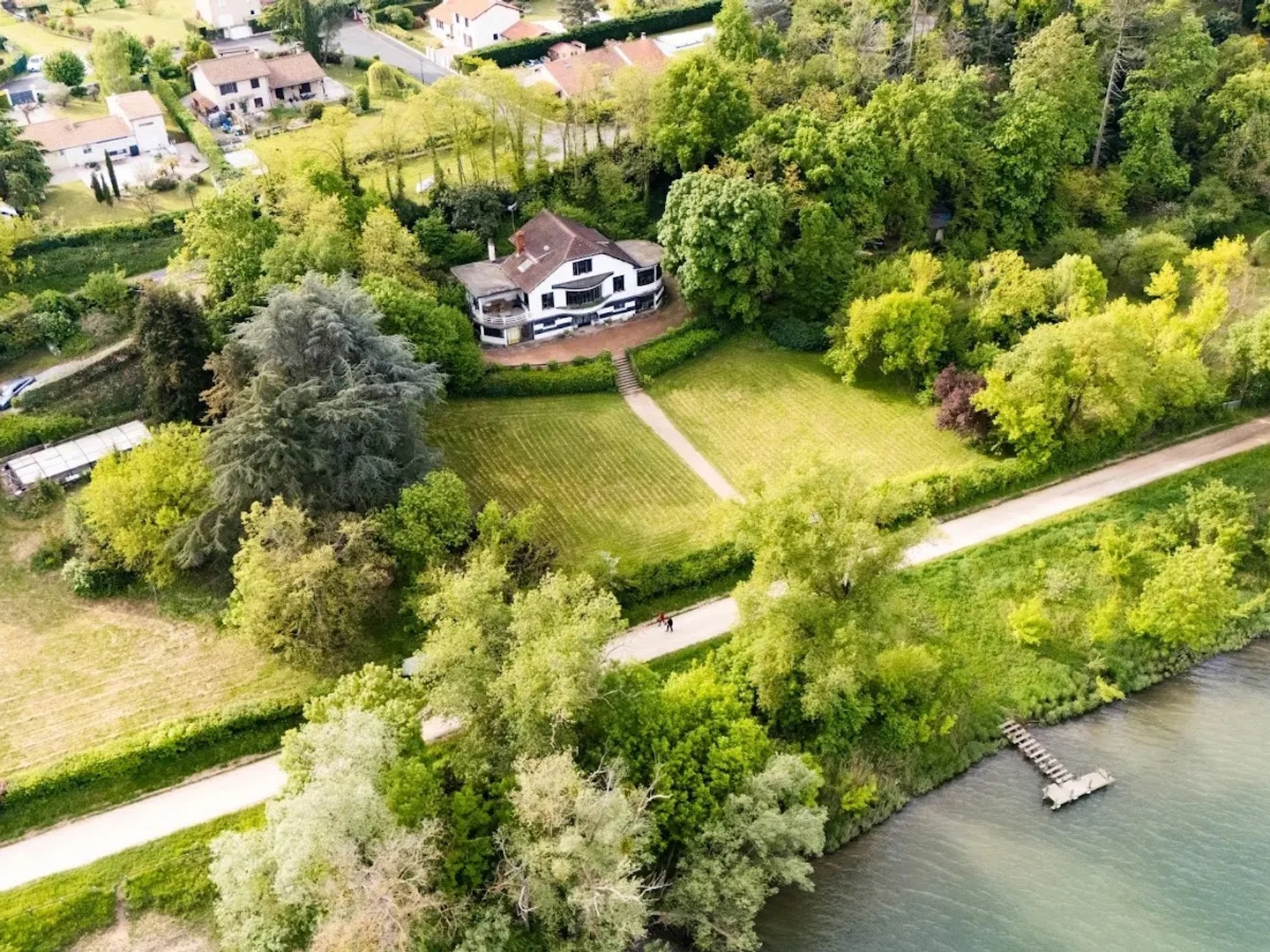 Maison 7 pièces 240 m²