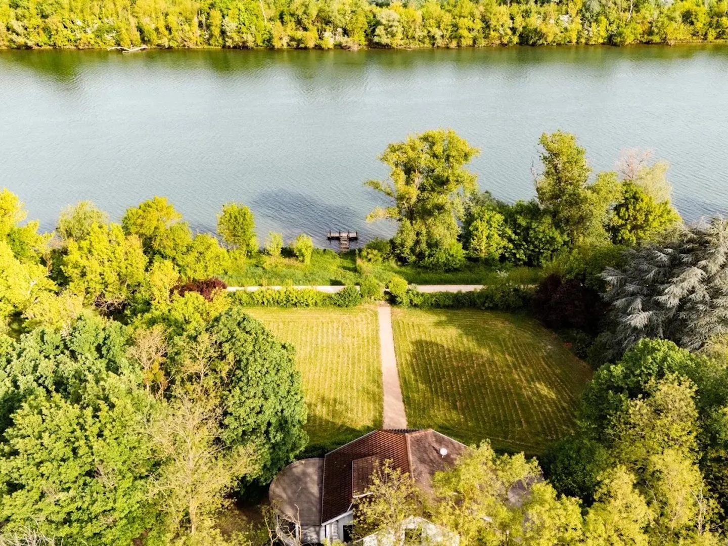 Maison à vendre - 7 pièces - 240m2 - Saint-Bernard (01600)