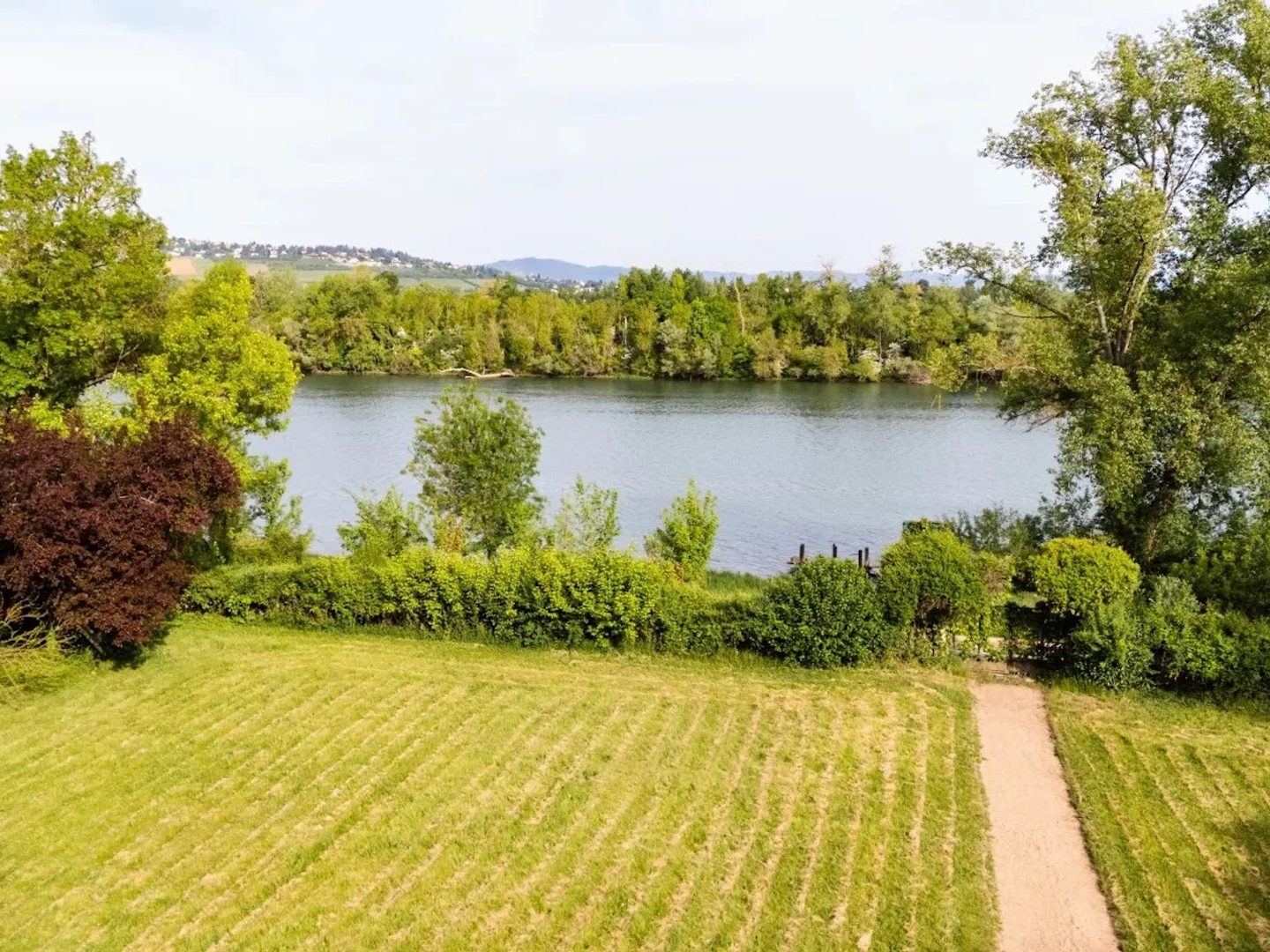 Maison à vendre - 7 pièces - 240m2 - Saint-Bernard (01600)