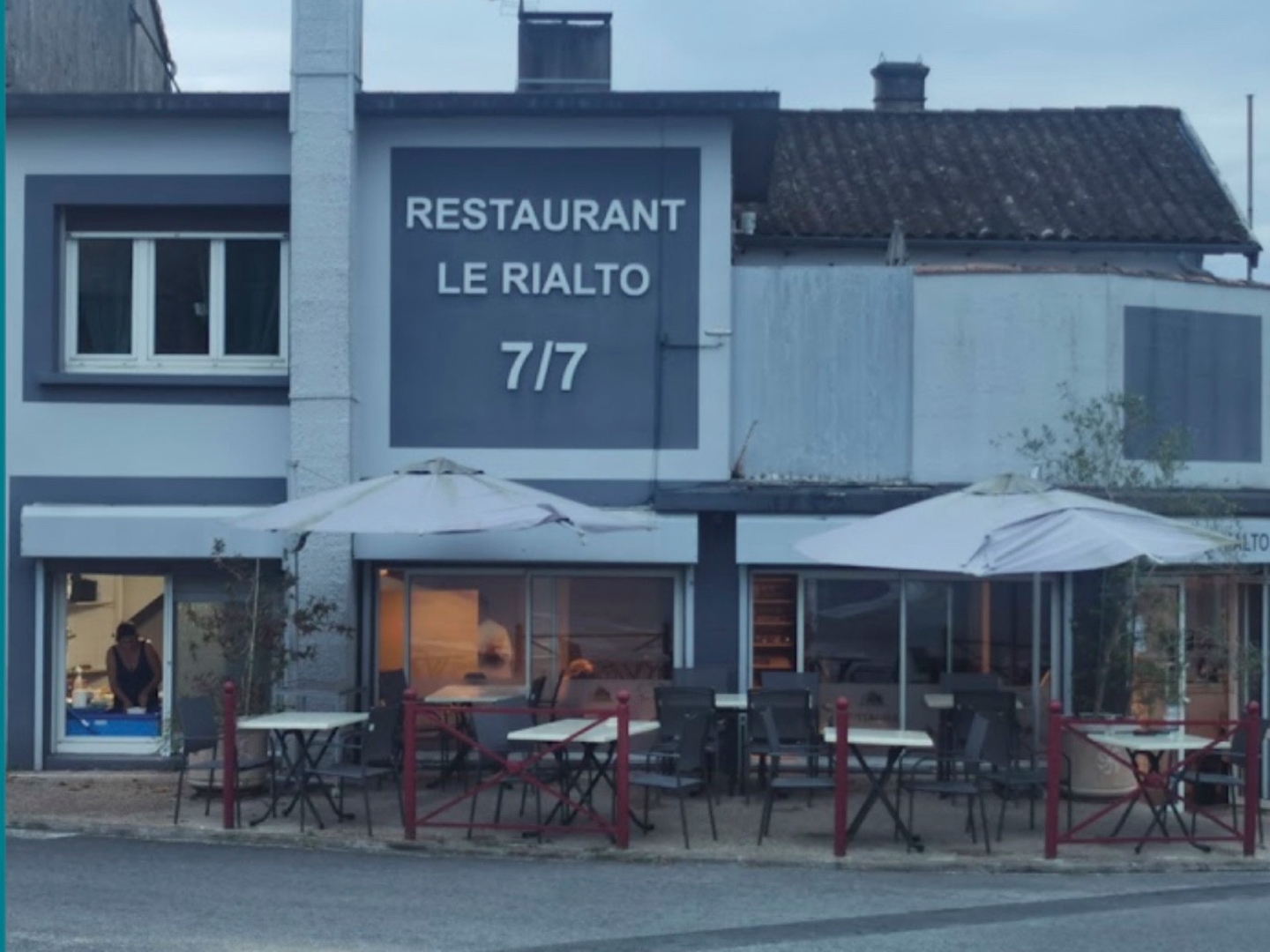 EN EXCLUSIVITÉ – IMMEUBLE MIXTE À SAINT-SAVIN