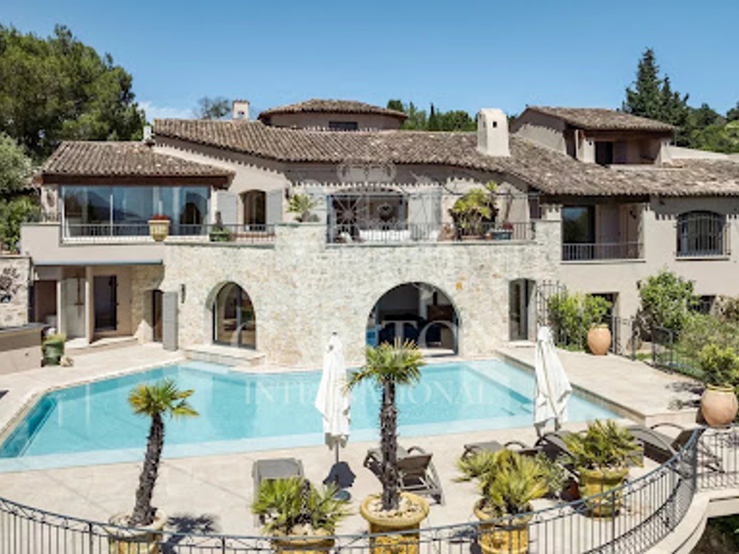 Villa 8 pièces 560 m²