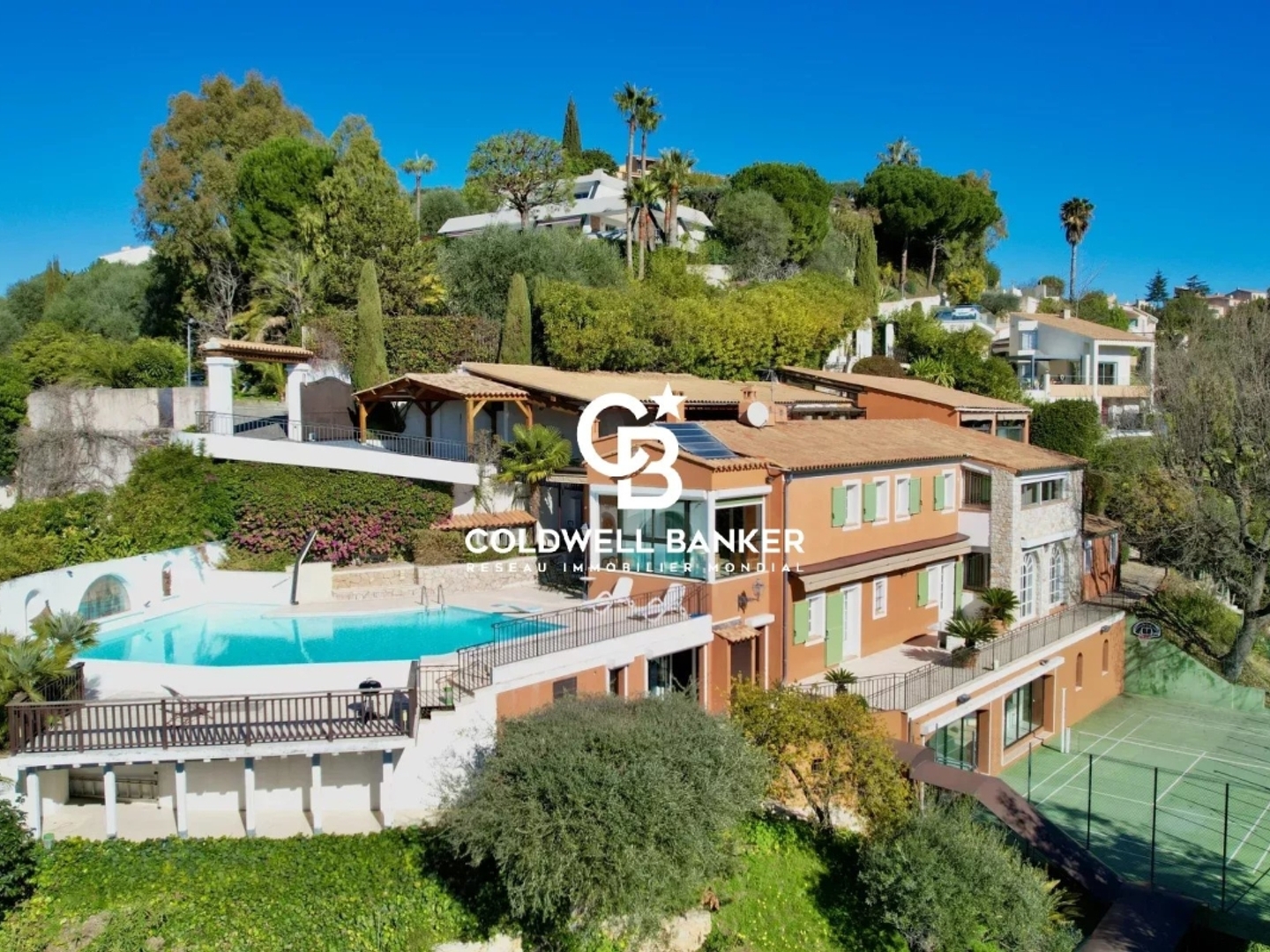 Nice - Domaine privé d'exception avec piscine, tennis et 469 m² habitables