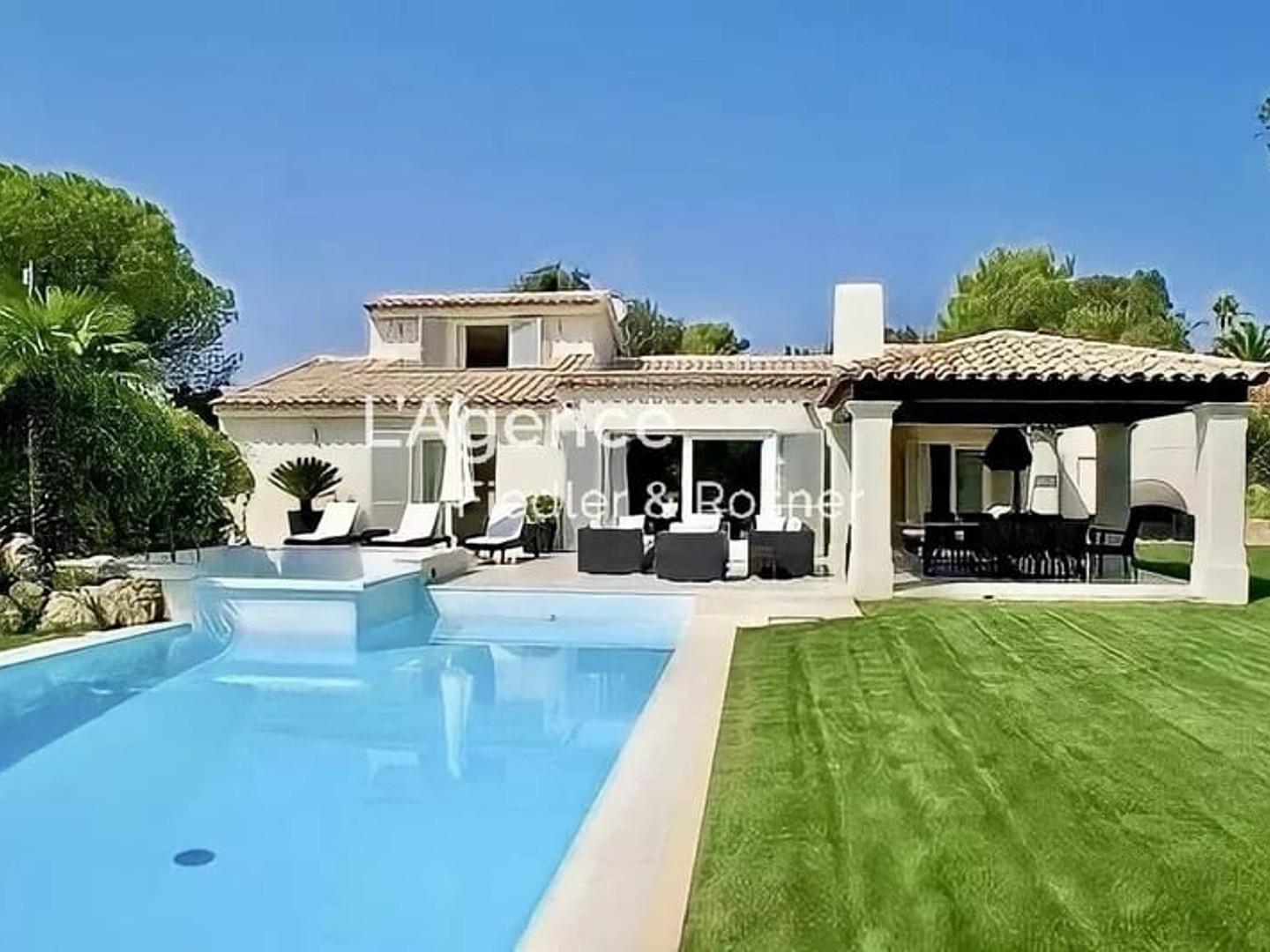 REF 462 : SAINT-TROPEZ - DOMAINE PRIVÉ - PLAGE A PIED