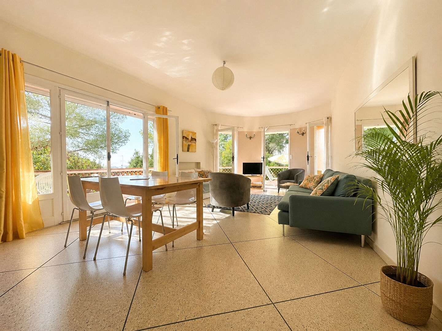 Maison à vendre - 6 pièces - 160m2 - Saint-Raphaël (83700)